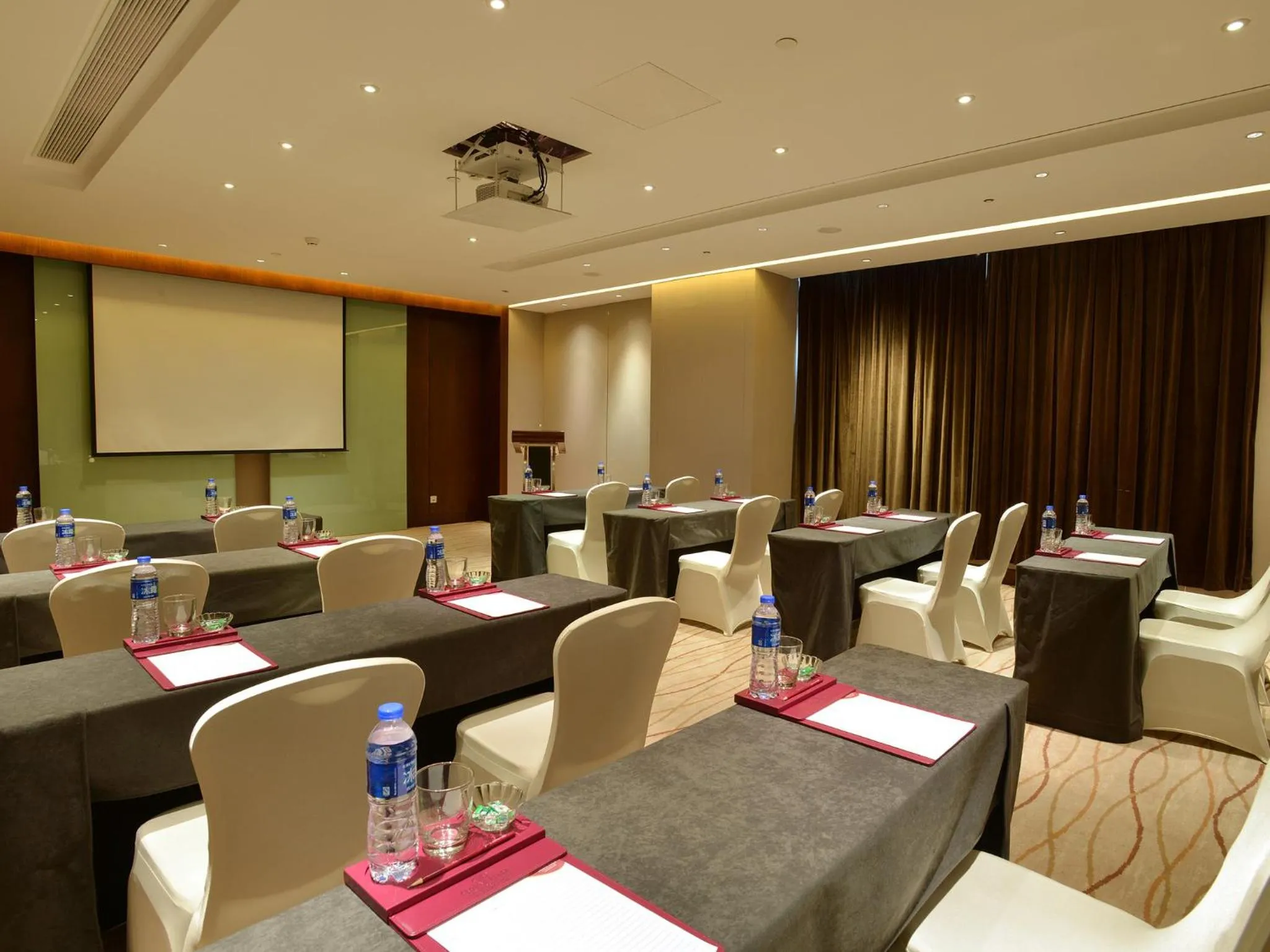 Meeting/conference room in Crowne Plaza Shanghai Noah Square by IHG