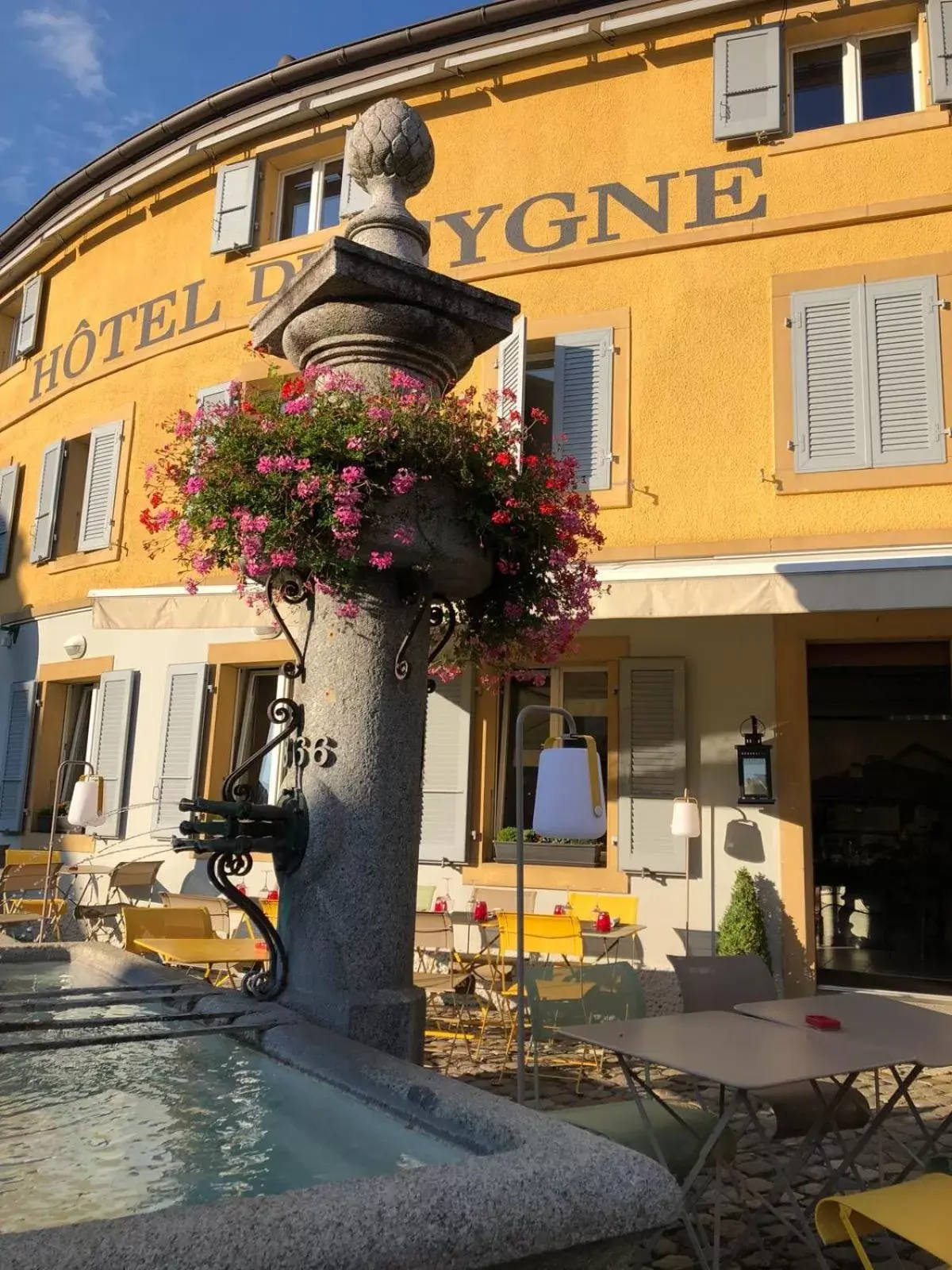 Patio in Hôtel du Cygne