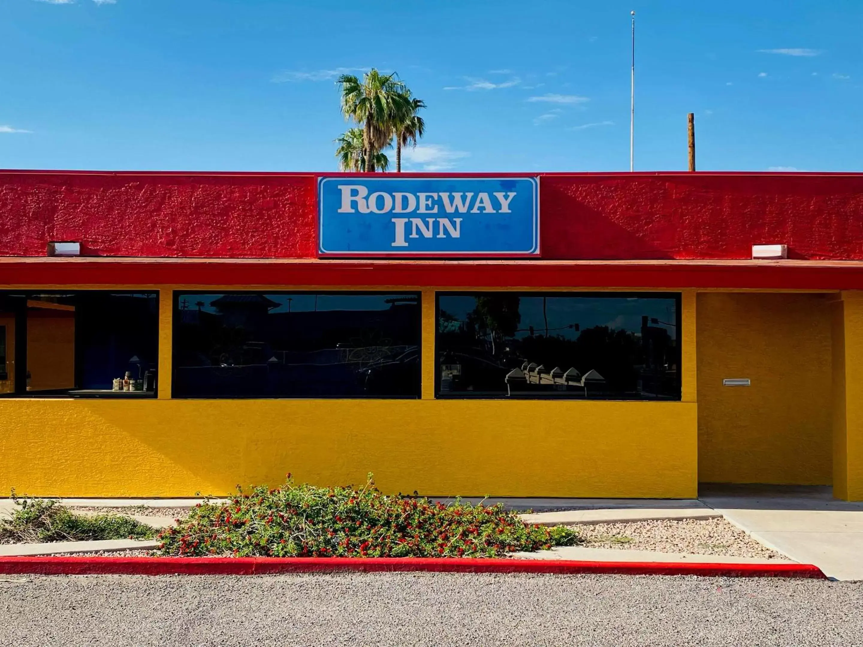 Property building in Rodeway Inn Old Town Scottsdale