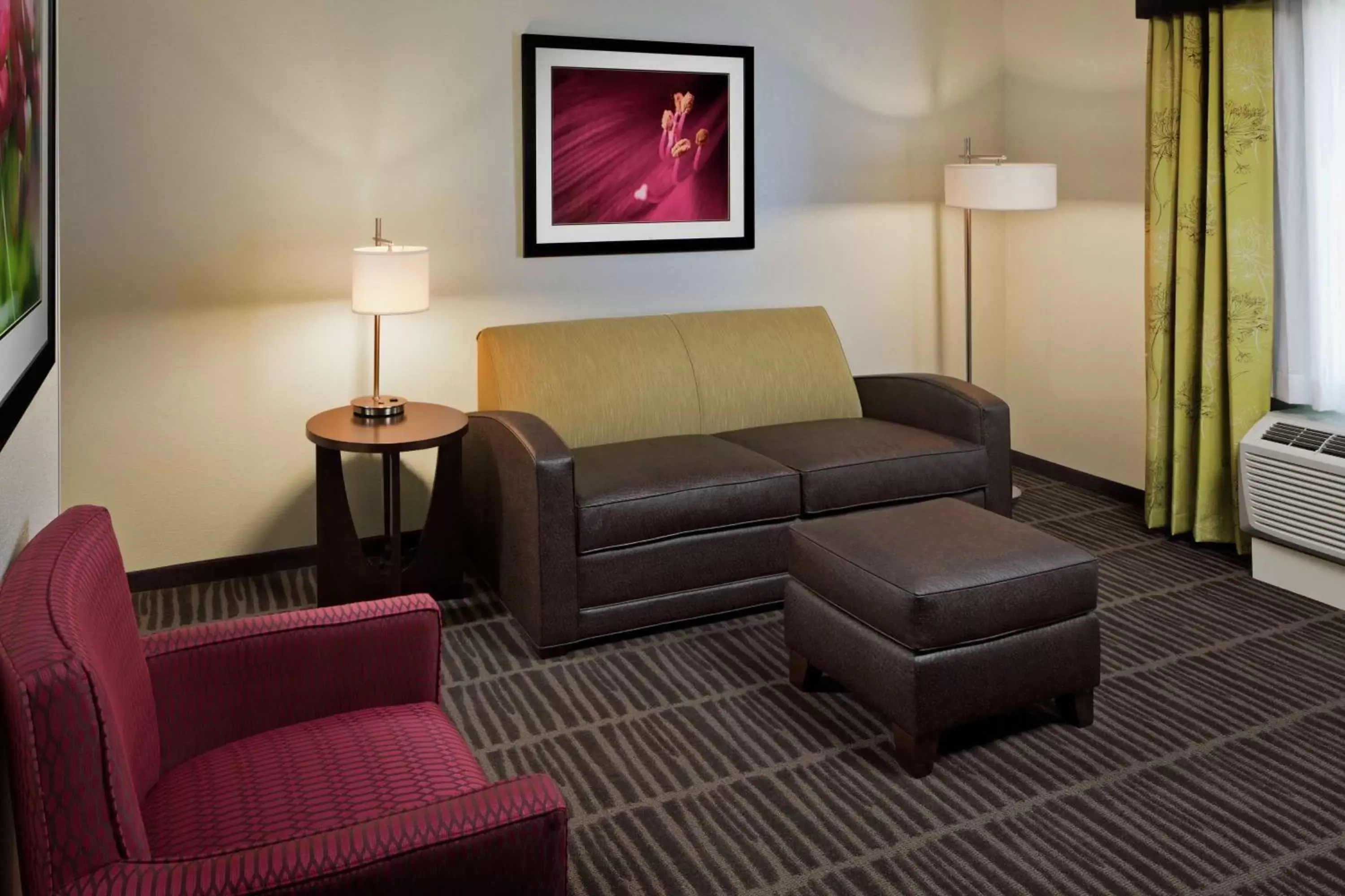 Living room, Seating Area in Hampton Inn & Suites Saginaw