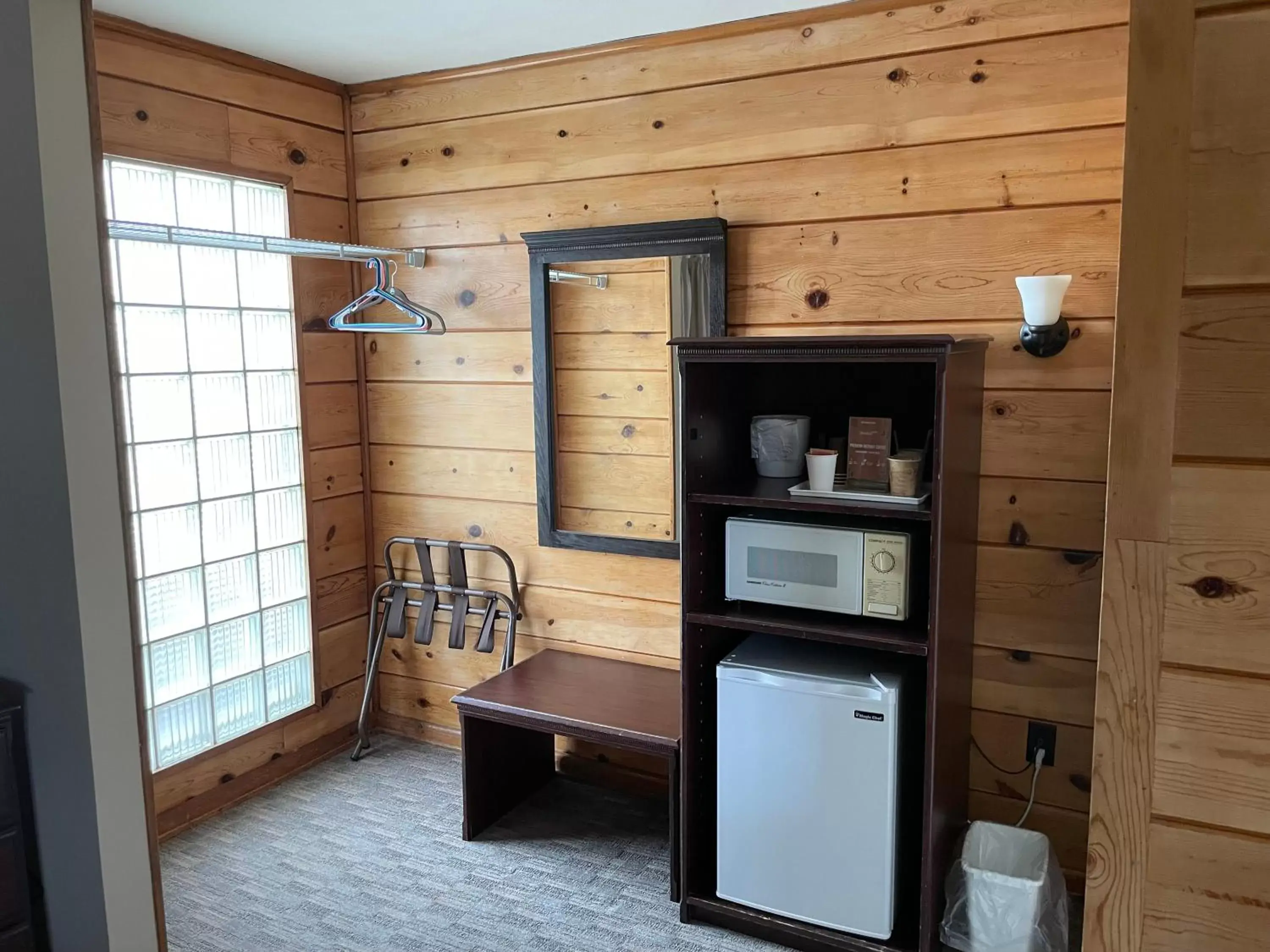 Kitchen/Kitchenette in Walla Walla Garden Motel