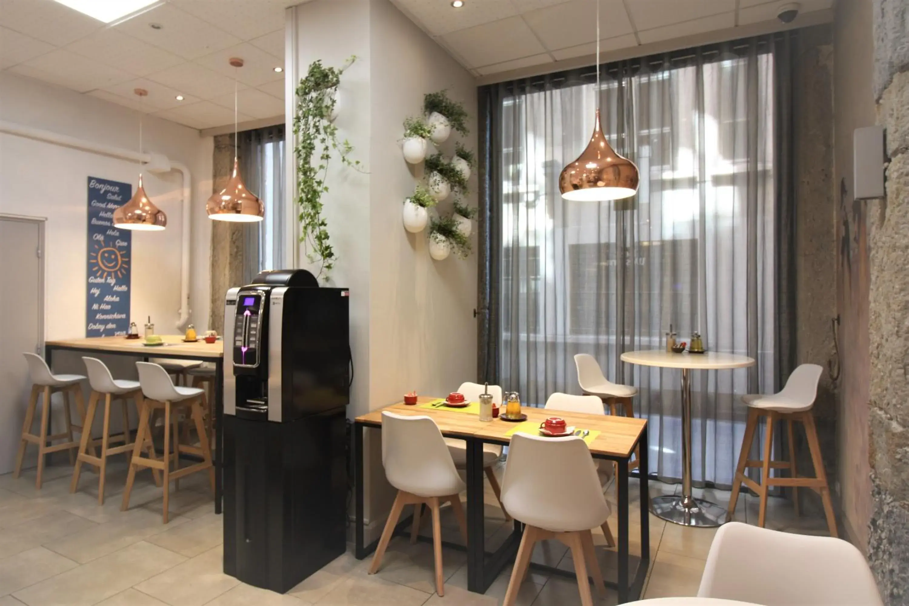 Buffet breakfast, Restaurant/Places to Eat in Best Western Lyon Saint-Antoine