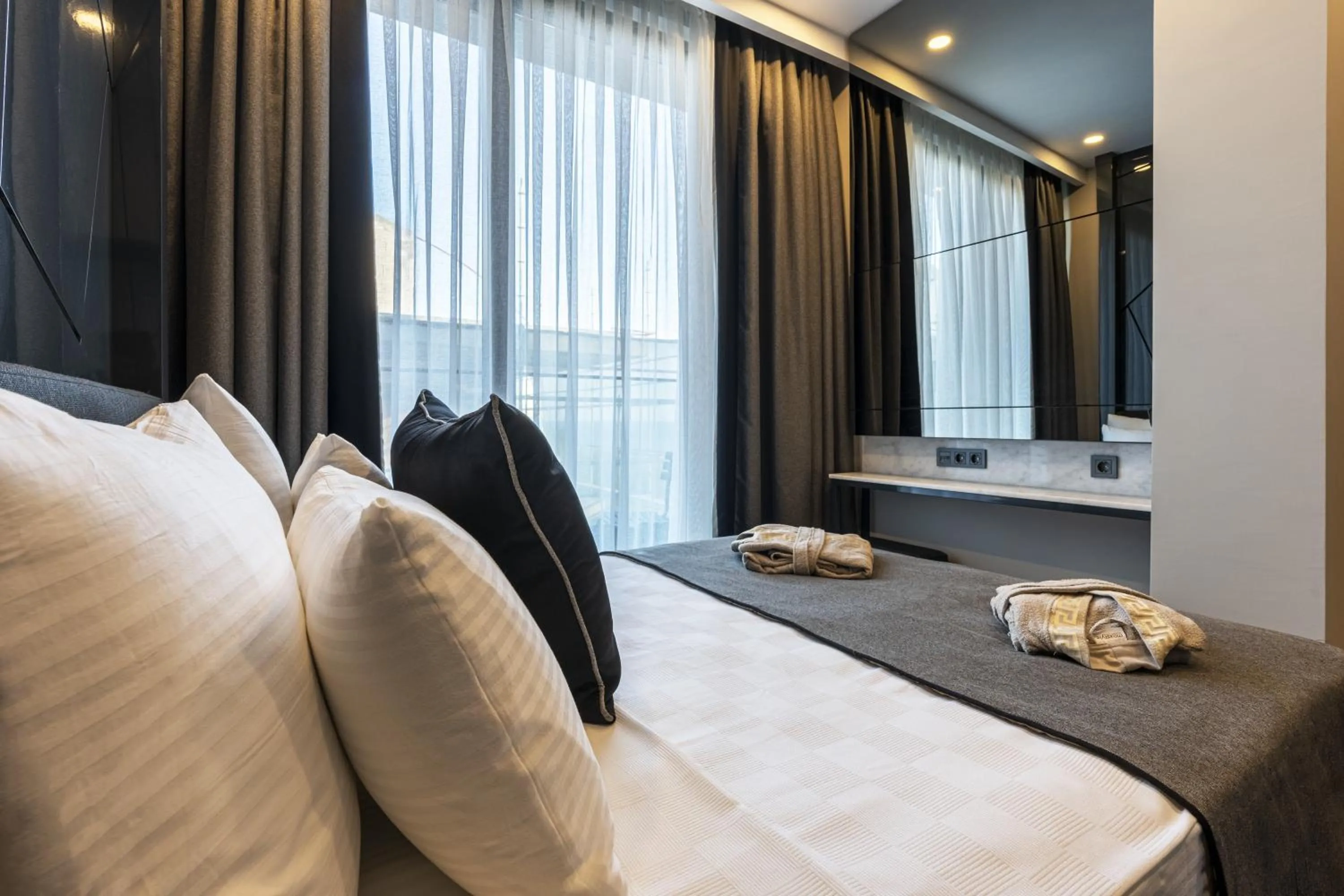 Massage, Bed in Lucky Monkey Hotel