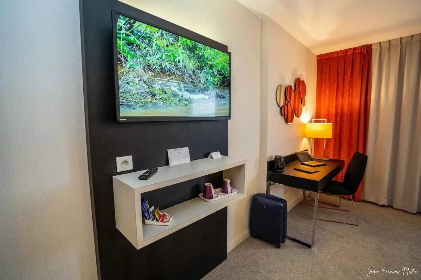 TV and multimedia, TV/Entertainment Center in Best Western Plus Metz Technopole