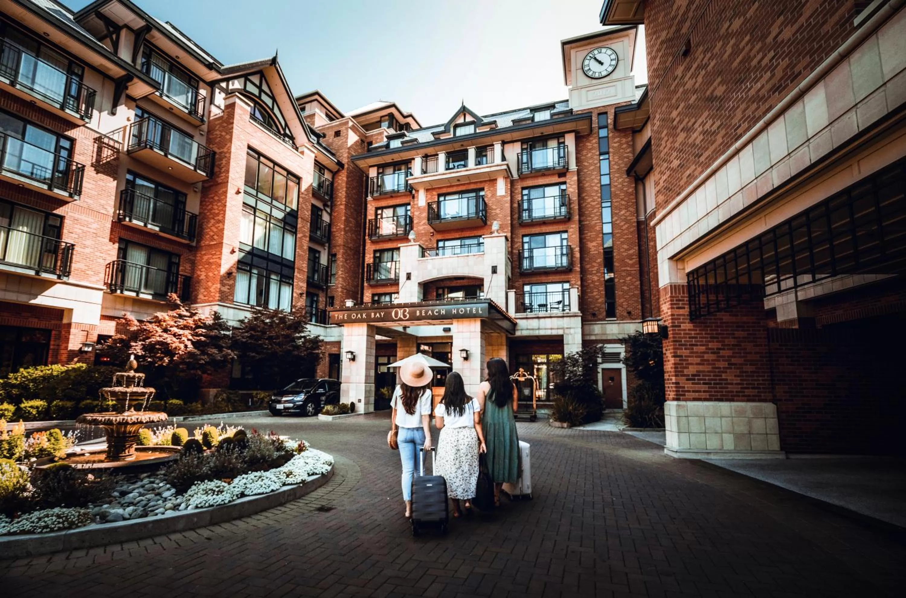 Property building in Oak Bay Beach Hotel