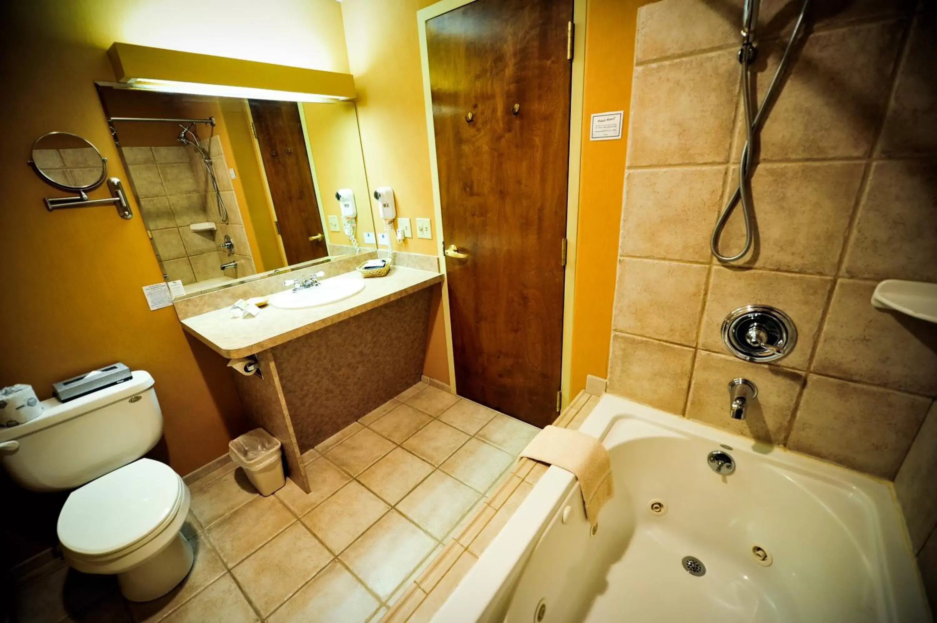 Bathroom in The Common Man Inn, Spa & Lodge