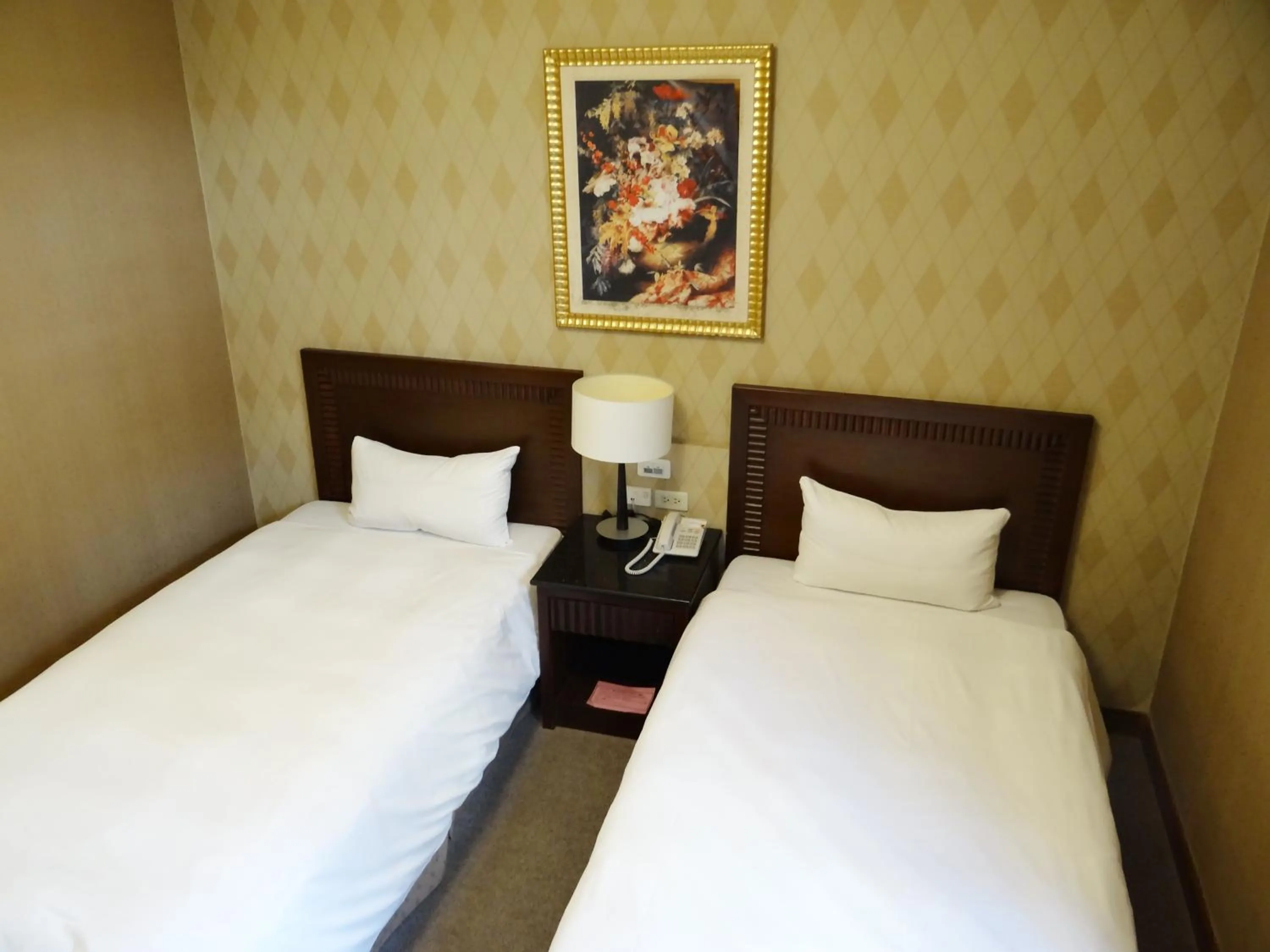 bunk bed, Bed in Wuzhou Hotel