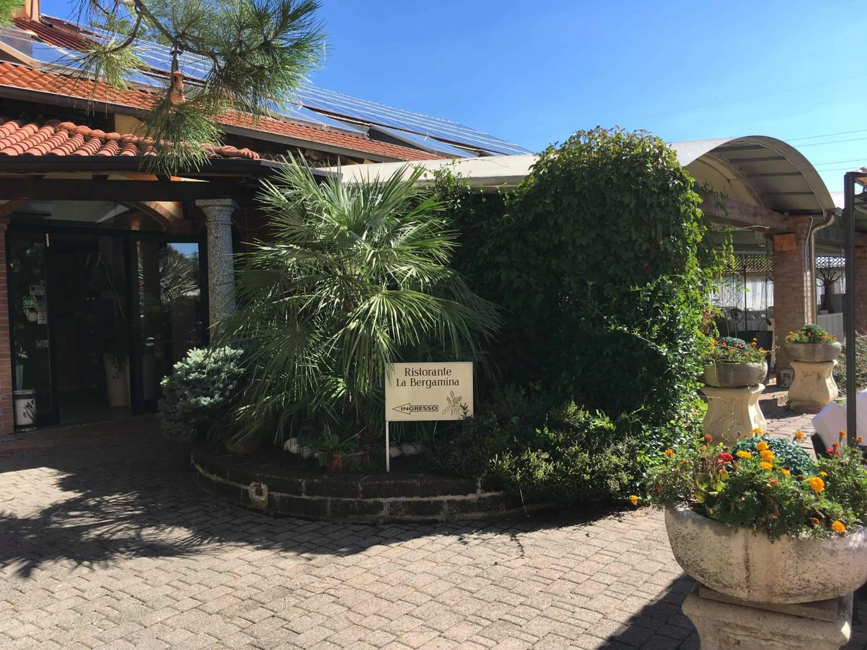 Property building in La Bergamina Hotel & Restaurant