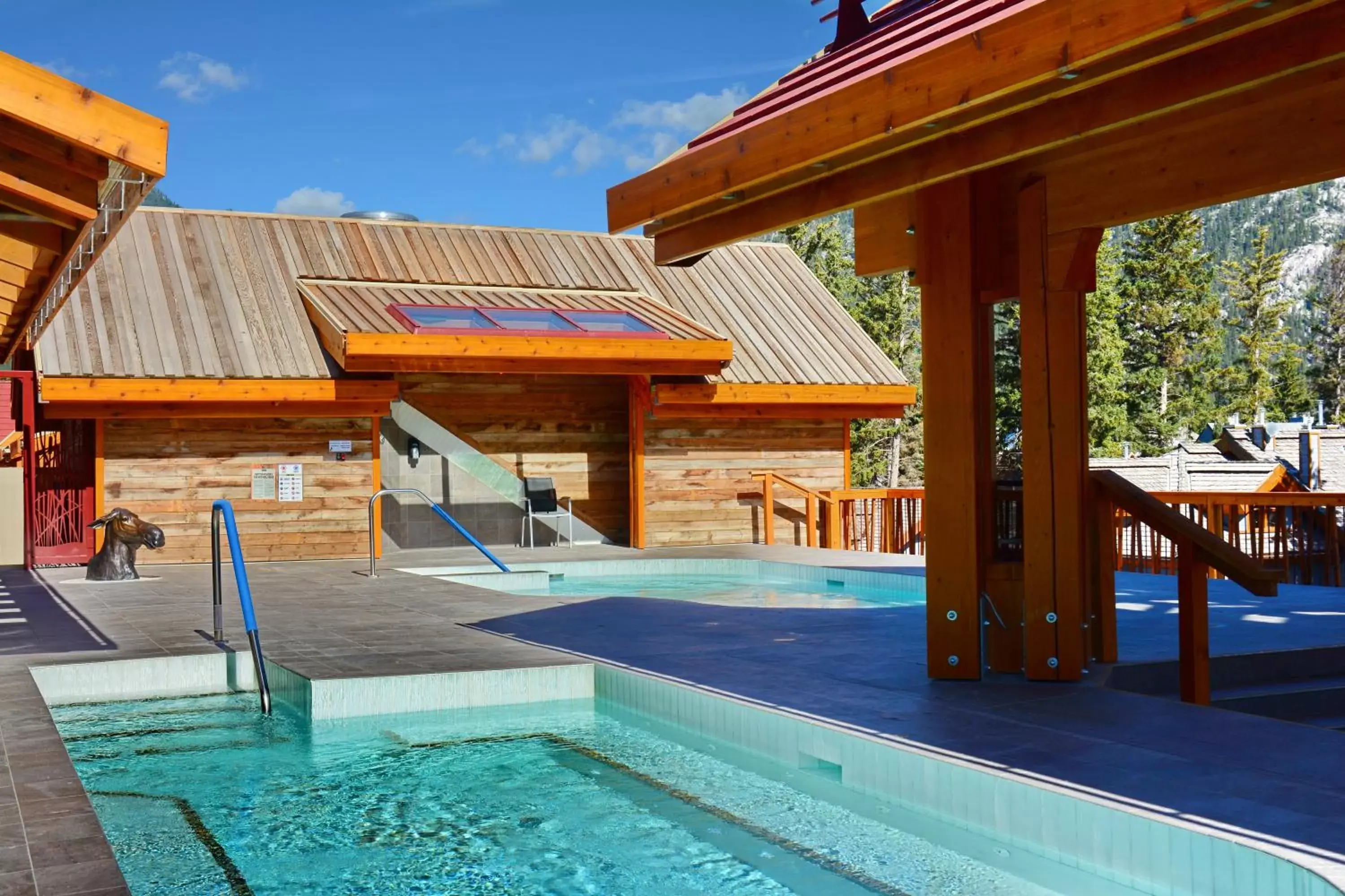 Hot Tub, Swimming Pool in Moose Hotel and Suites