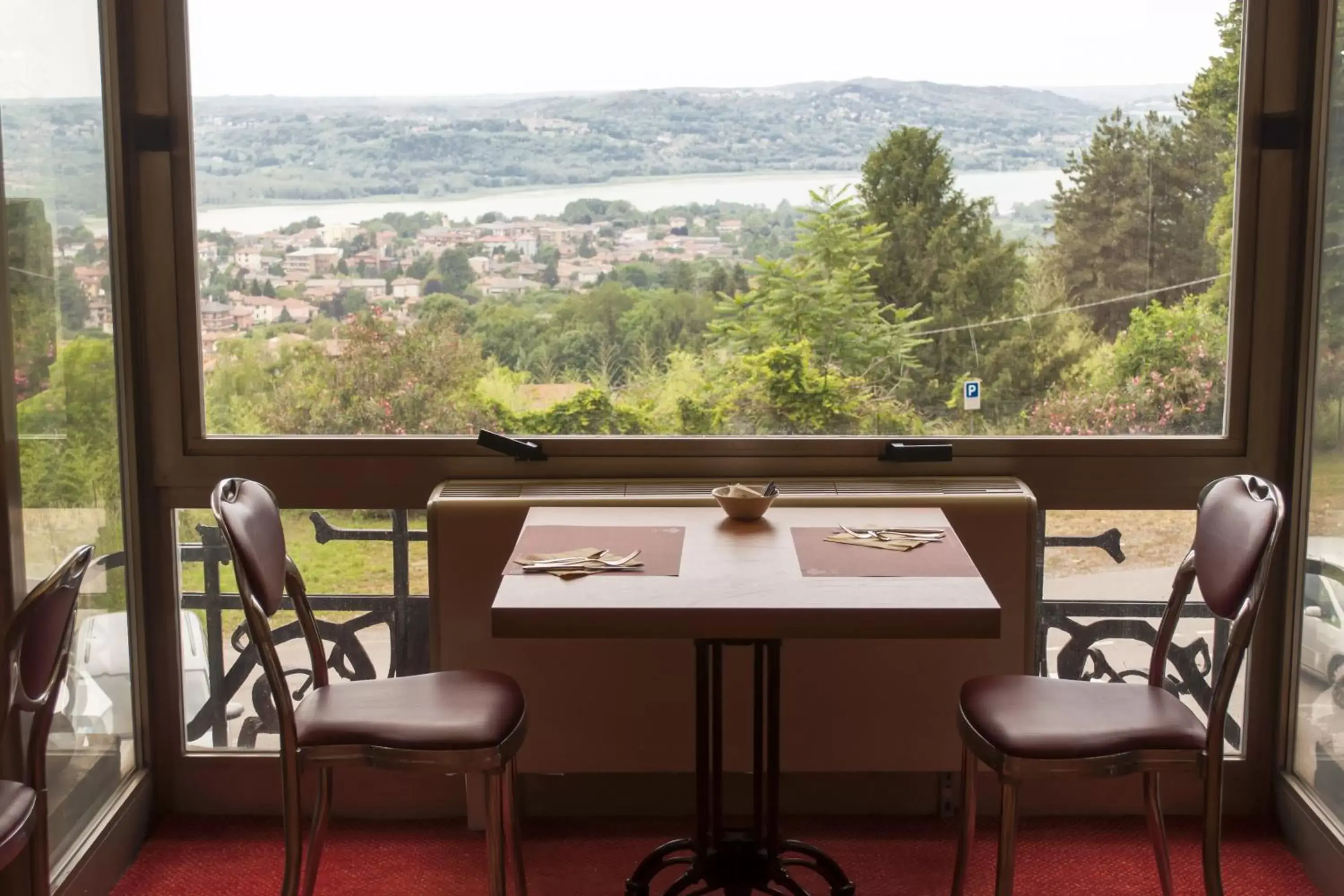 Restaurant/places to eat in Palace Grand Hotel Varese