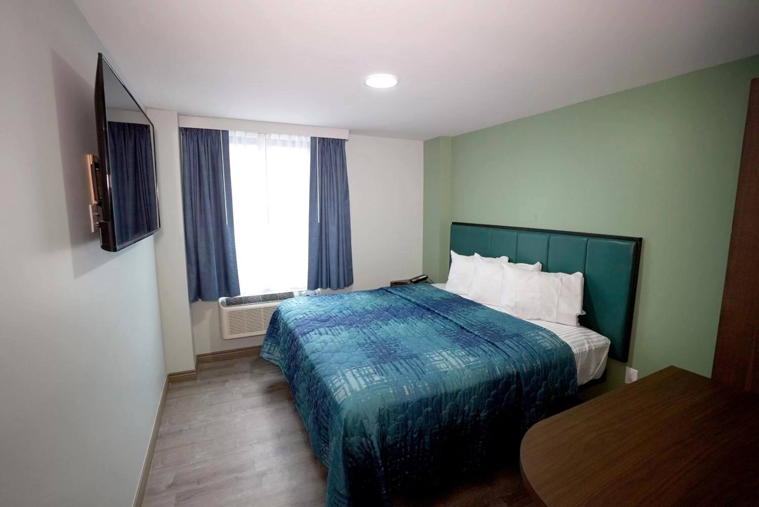 Bed in Hotel Liberty Inn & Suites-JFK Airport- La Guardia Airport