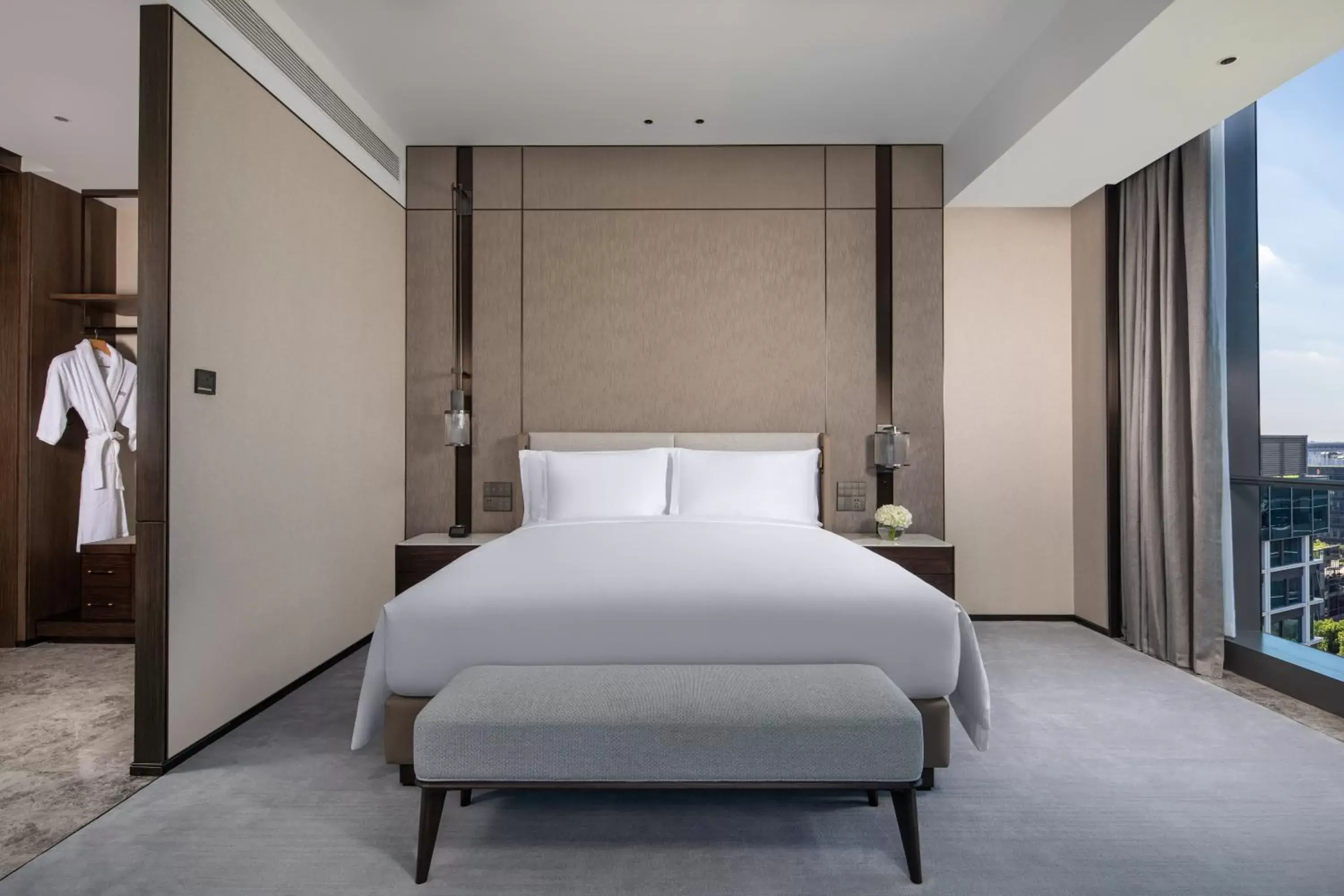 Photo of the whole room, Bed in Crowne Plaza Shanghai Hongqiao, an IHG Hotel