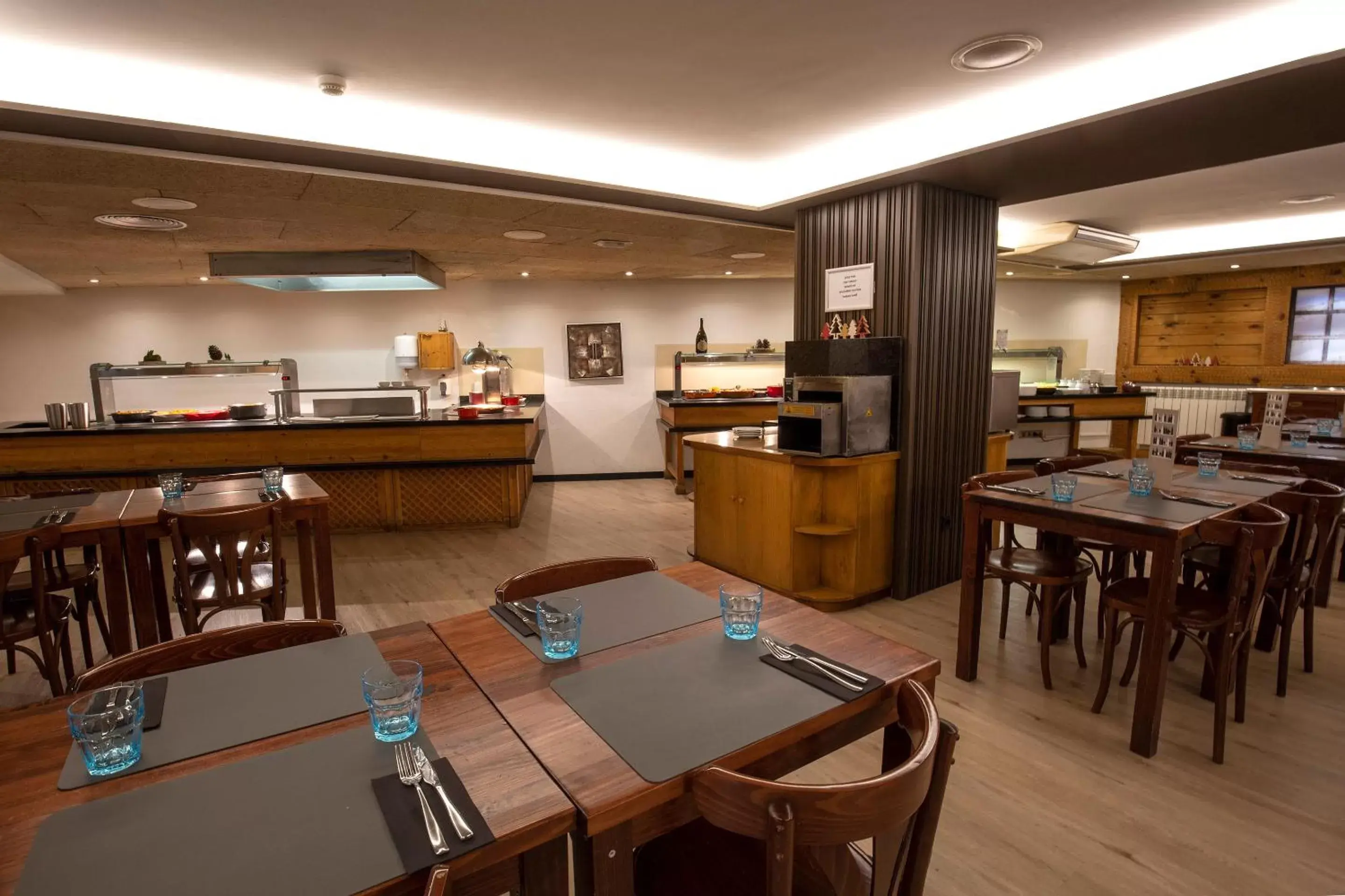 Buffet breakfast, Restaurant/Places to Eat in Hotel Màgic Pas