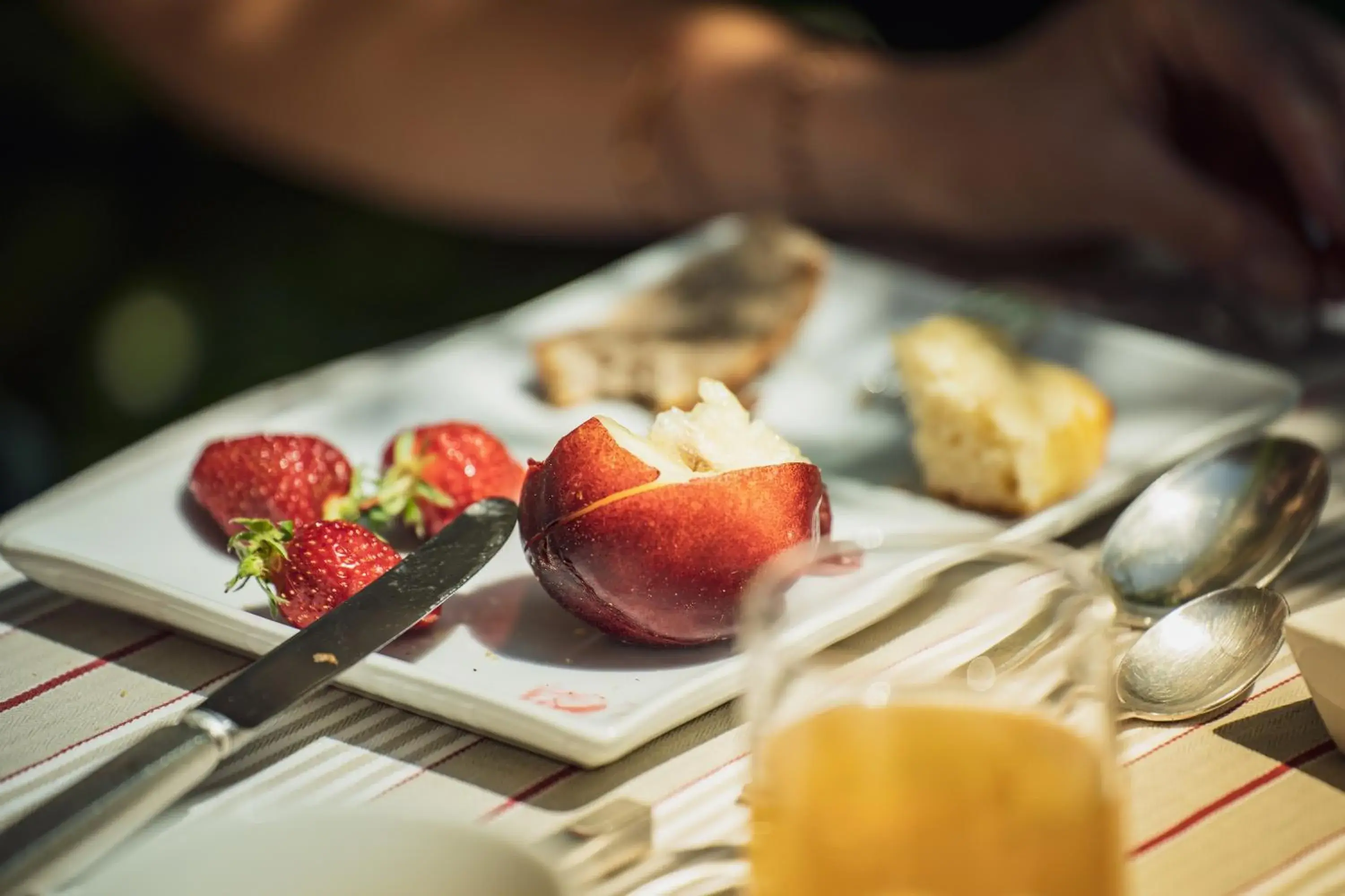 Balcony/Terrace, Food in Les Jardins de Baracane