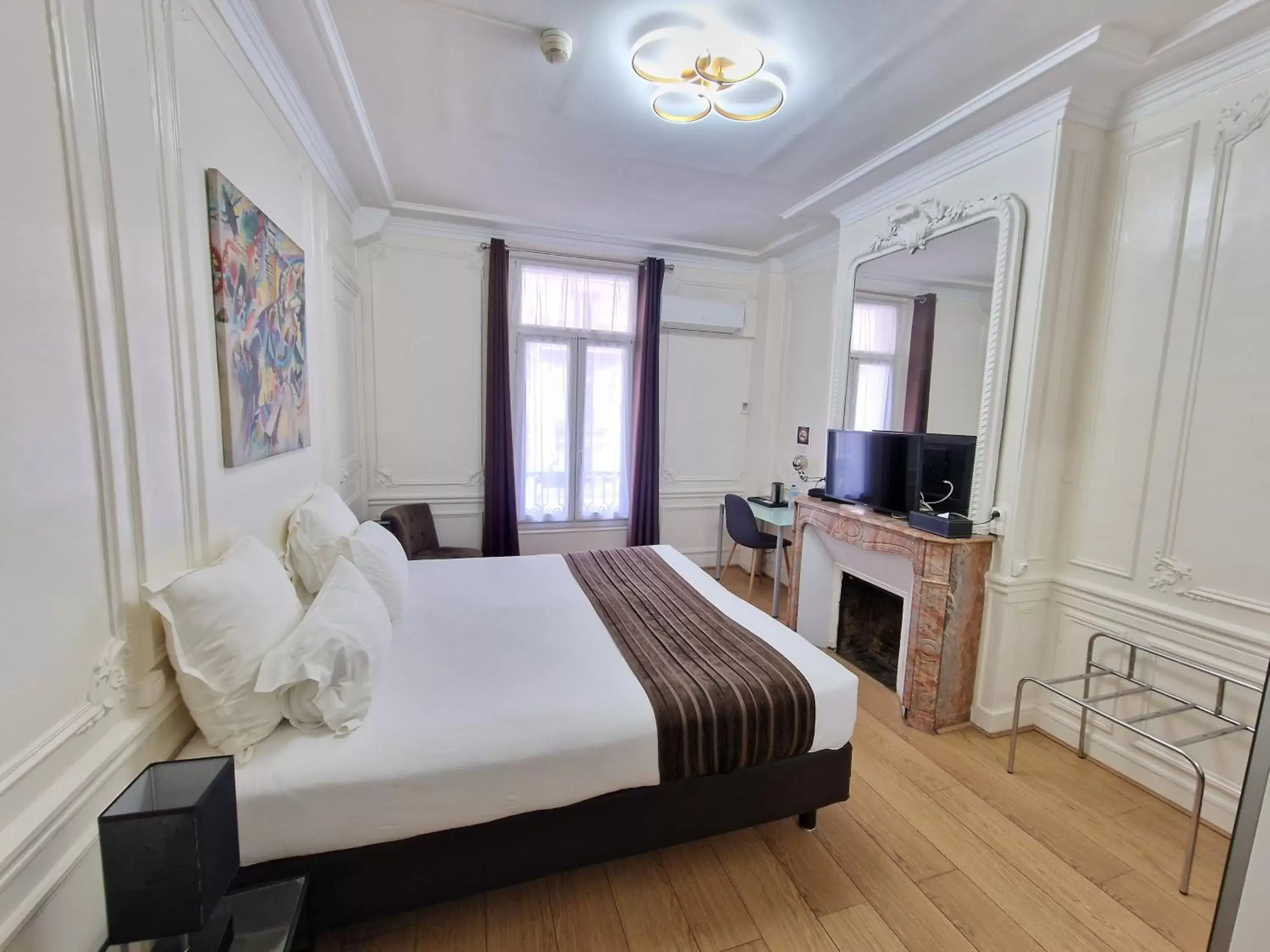 Bedroom in Hôtel Océanic - Grands Magasins