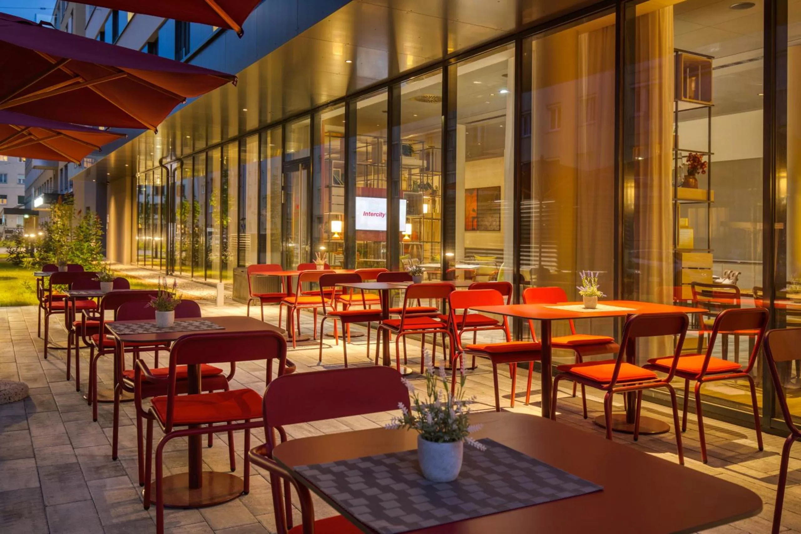 Restaurant/places to eat in IntercityHotel Graz