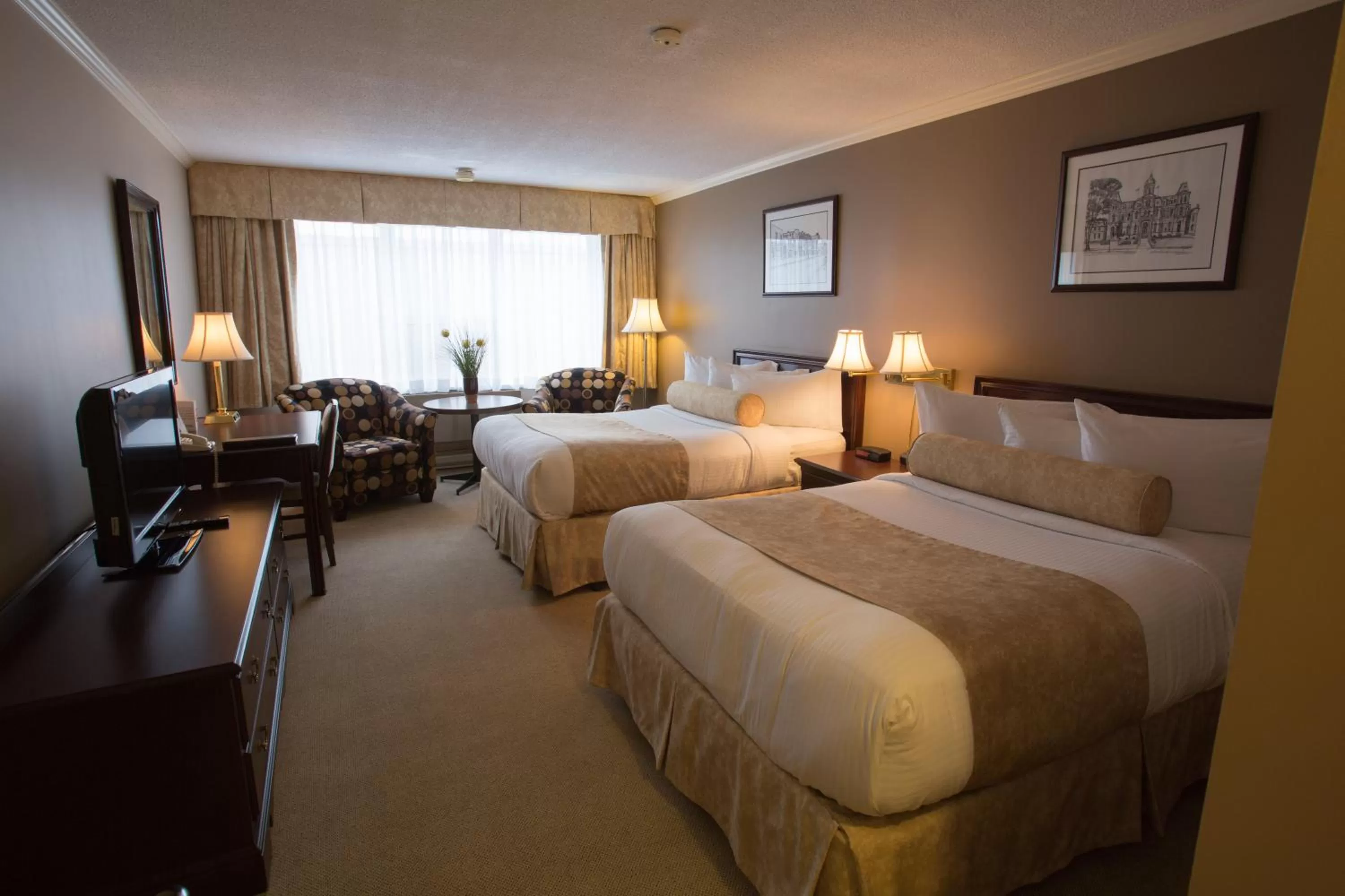 Day, Bed in The Fredericton Inn