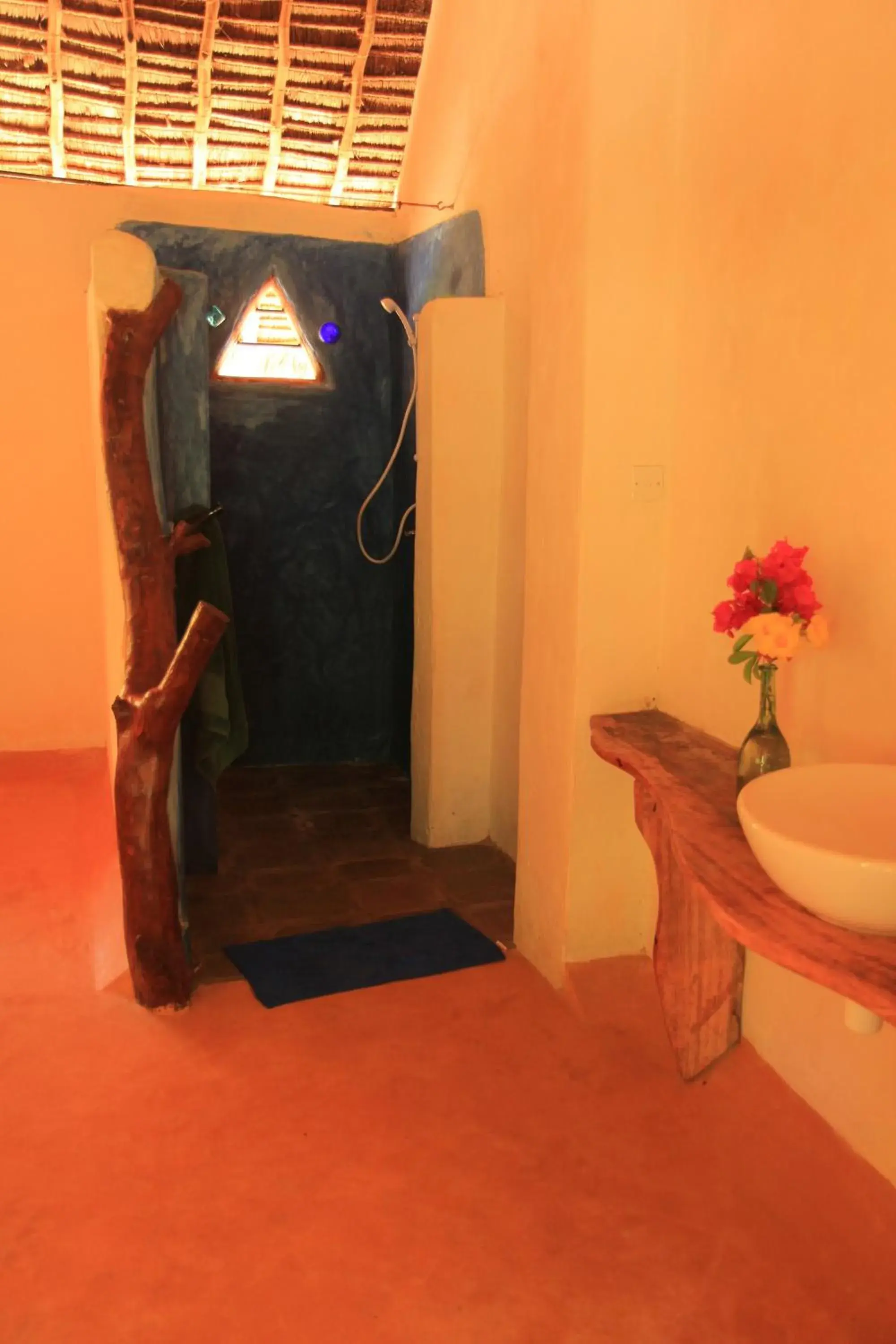 Shower, Bathroom in Distant Relatives Ecolodge & Backpackers