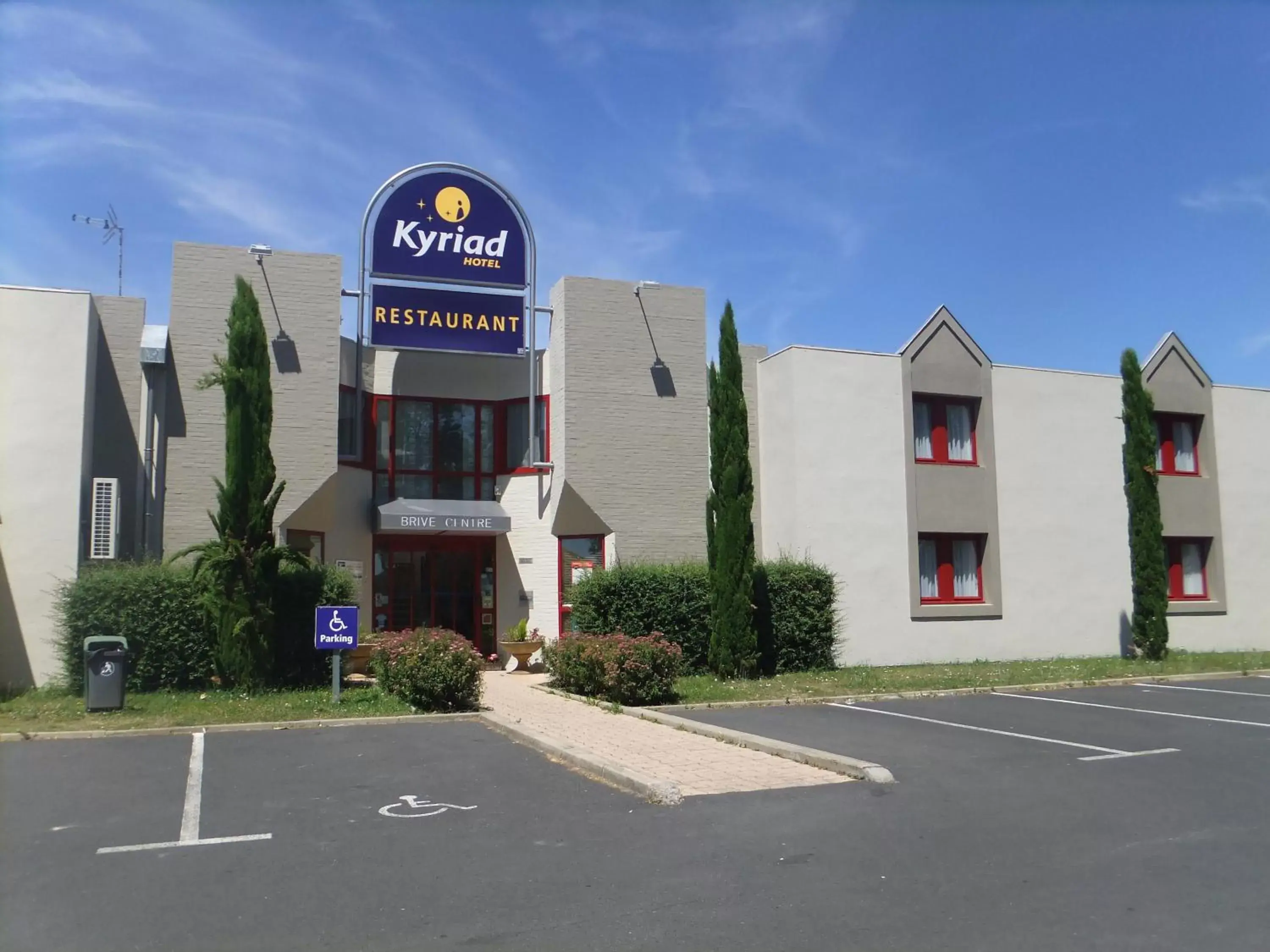 Facade/entrance, Property Building in Hotel Restaurant Kyriad Brive Centre