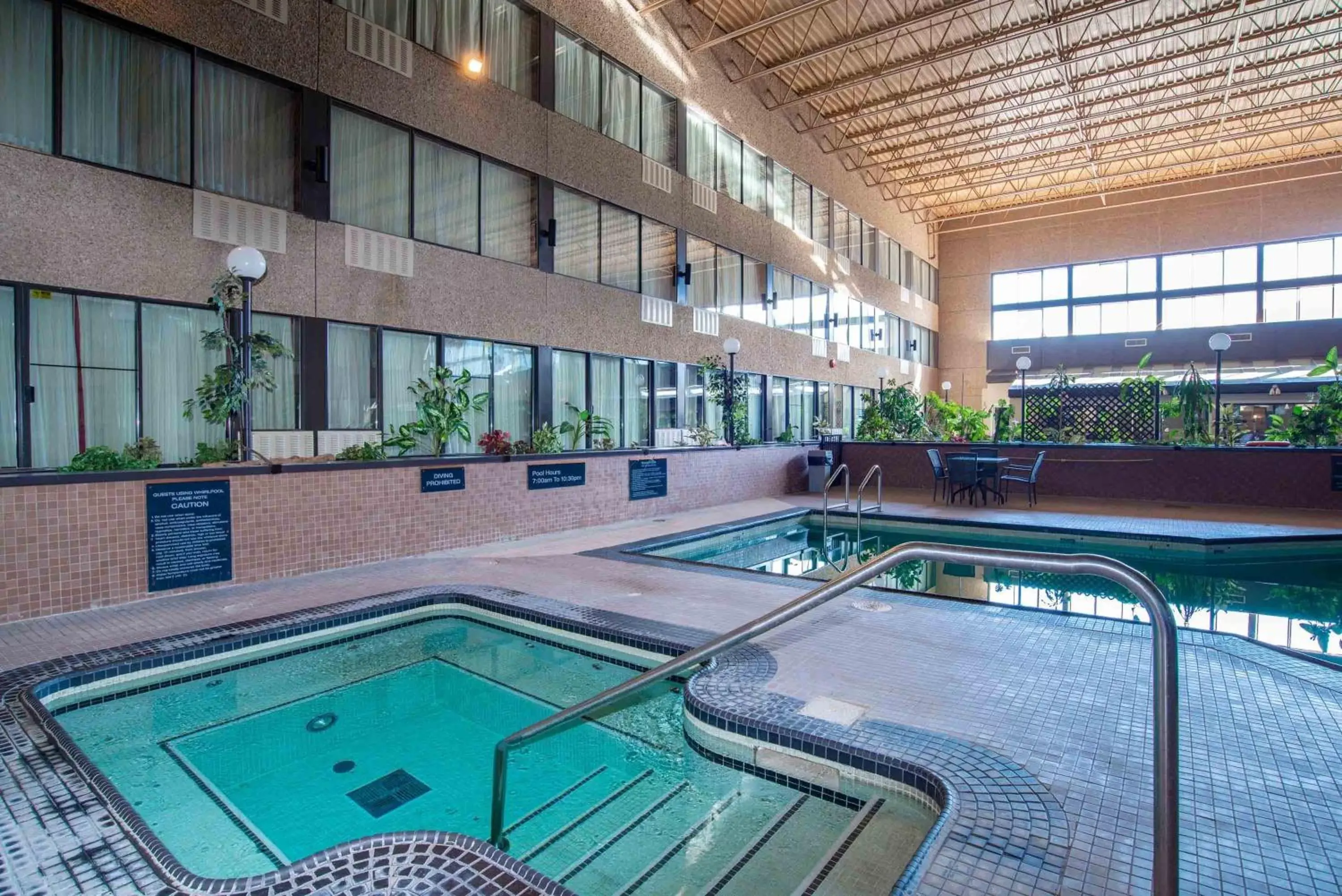 Swimming Pool in Sandman Hotel Castlegar