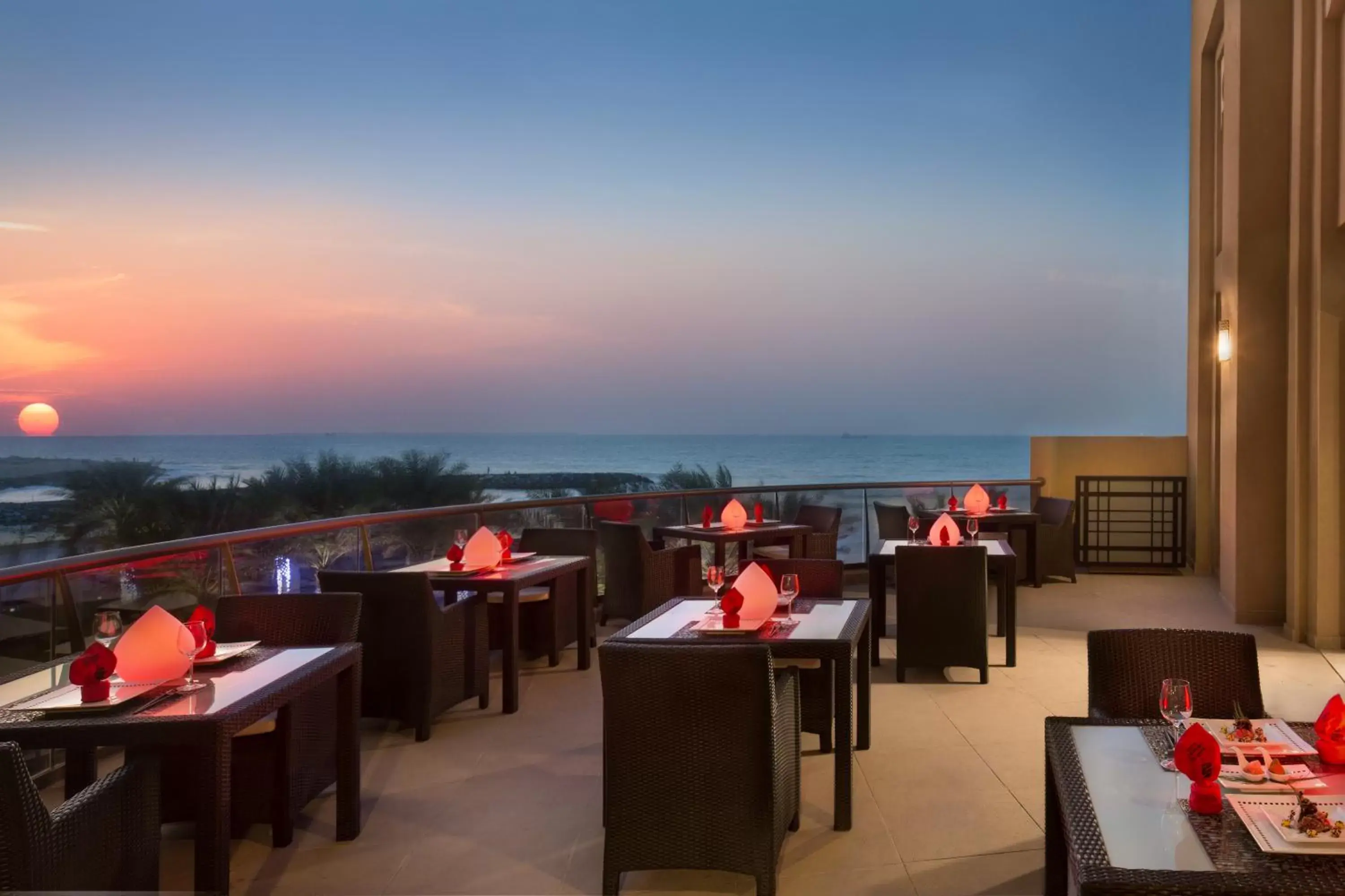 Restaurant/Places to Eat in Bahi Ajman Palace Hotel