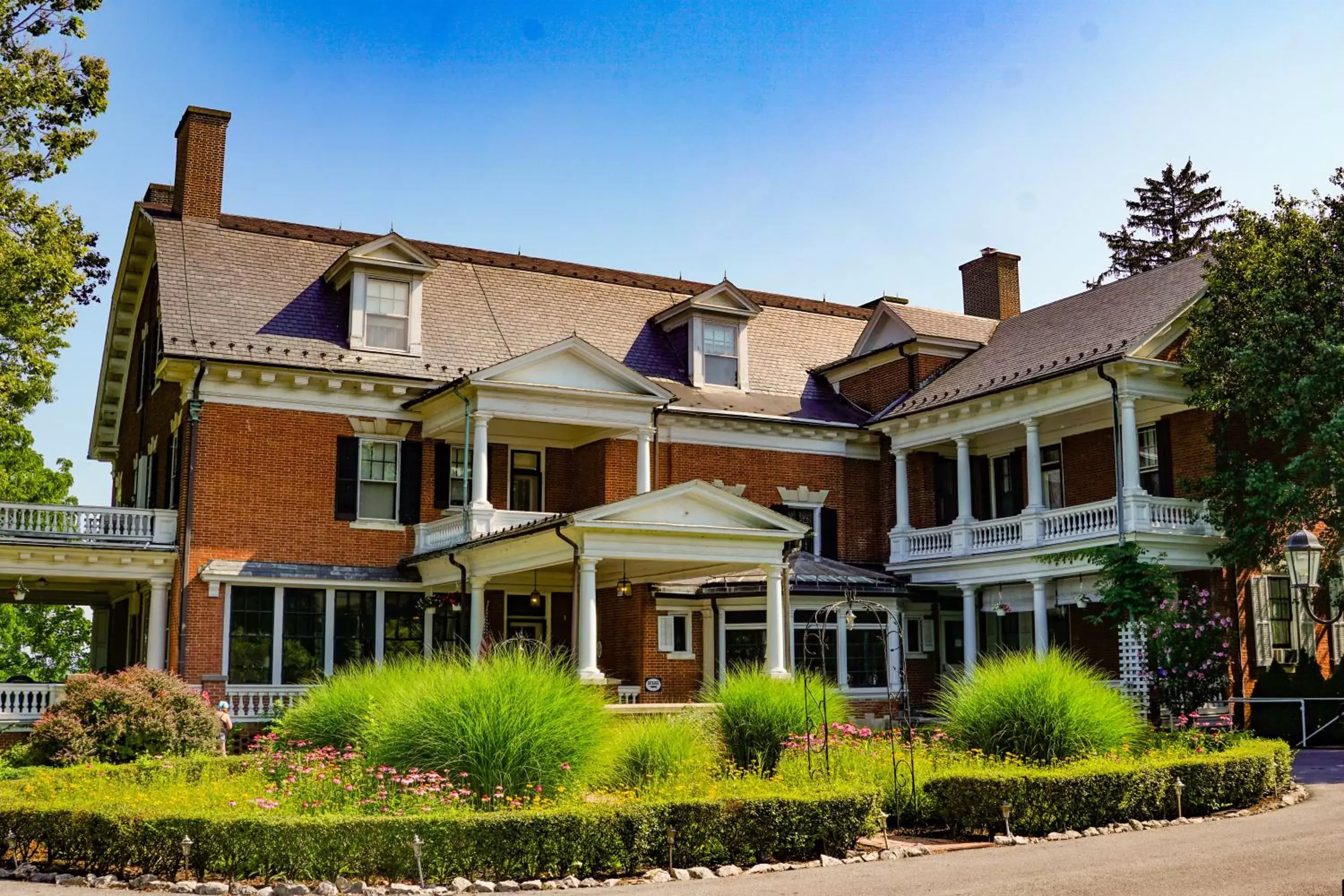 Garden view, Property Building in Mercersburg Inn