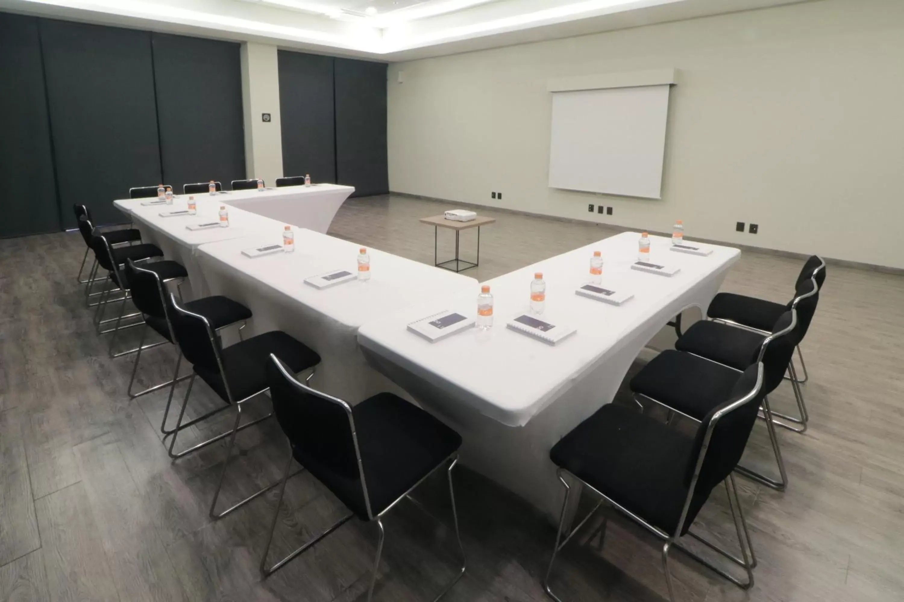 Meeting/conference room in City Express Plus by Marriott Monterrey Galerías