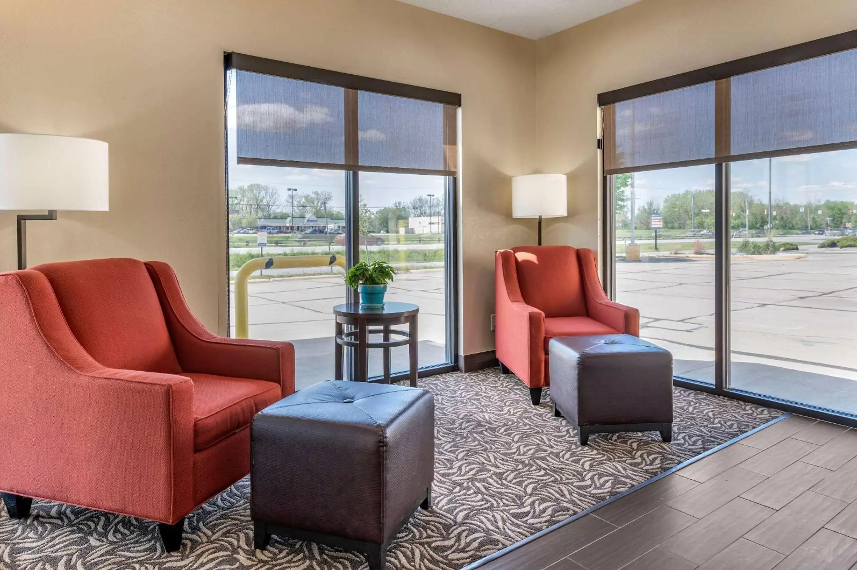 Lobby or reception, Seating Area in Comfort Inn Near Kokomo Speedway