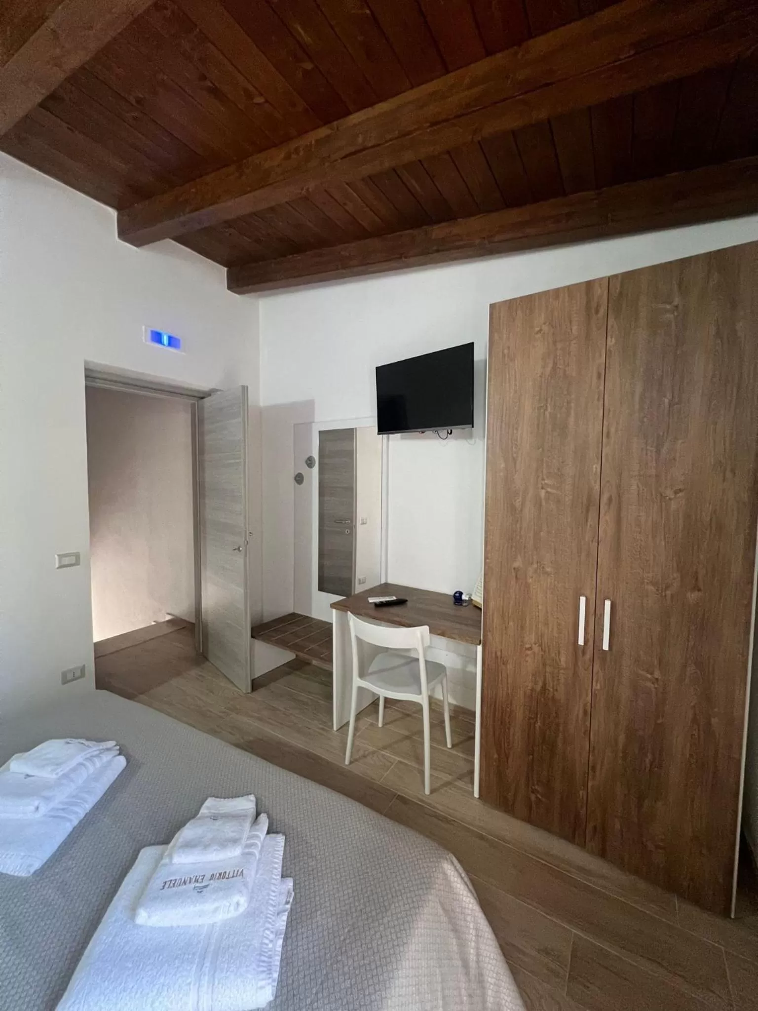 Communal lounge/ TV room, TV/Entertainment Center in B&B Vittorio Emanuele