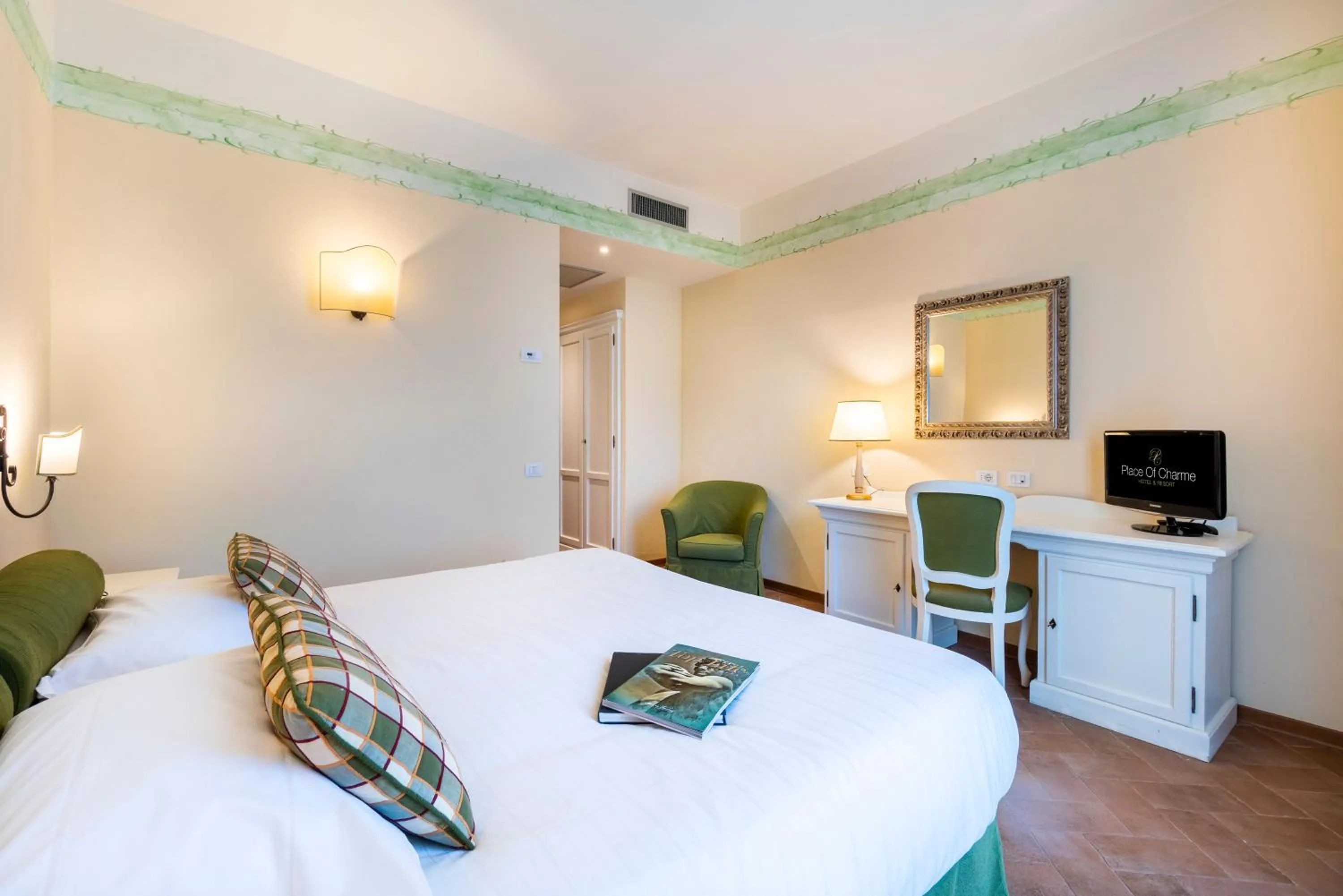 Bed in Hotel Borgo Di Cortefreda - Place of Charme