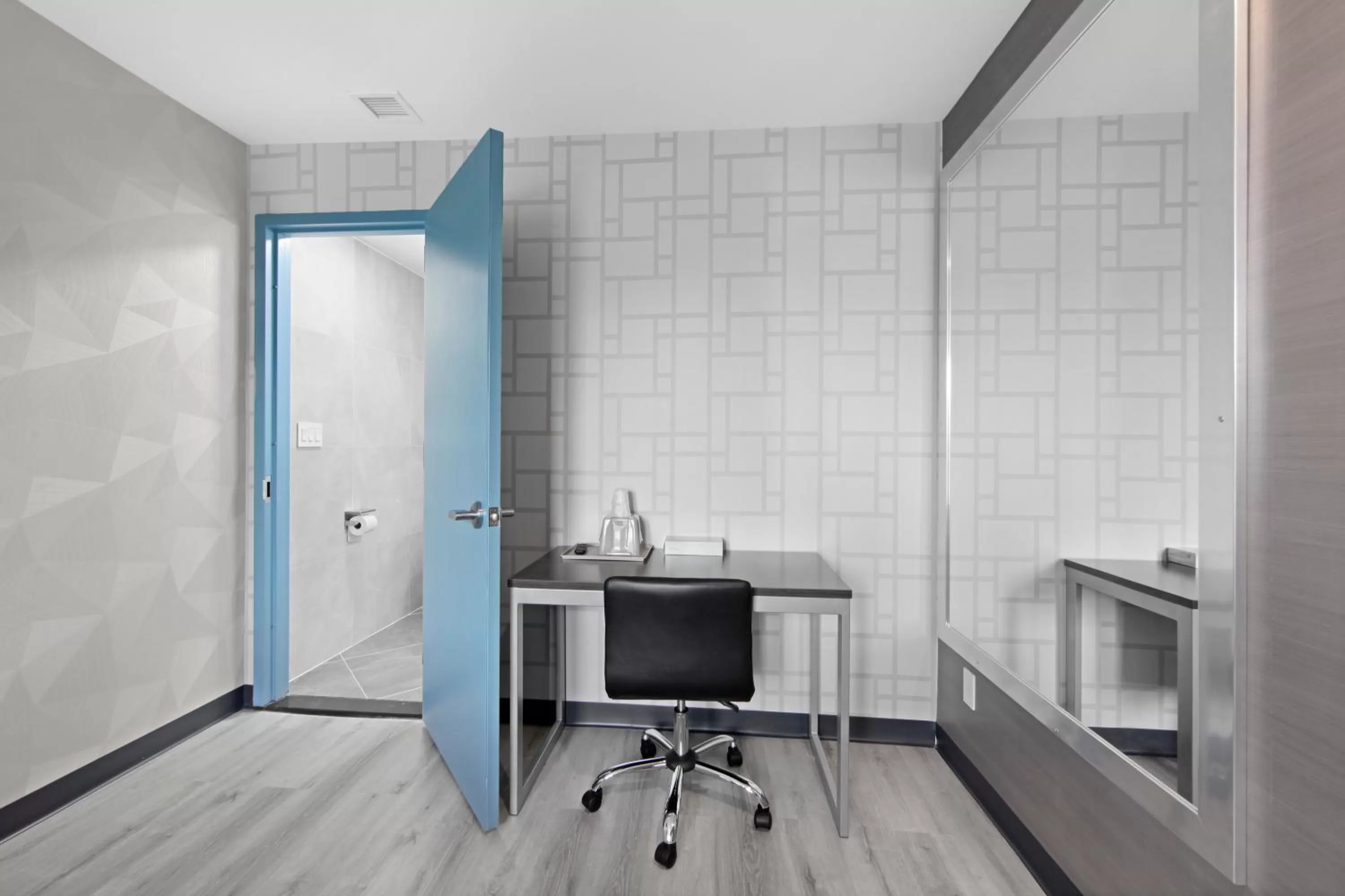 hair dresser in Hotel 365 Bronx - Yankee Stadium