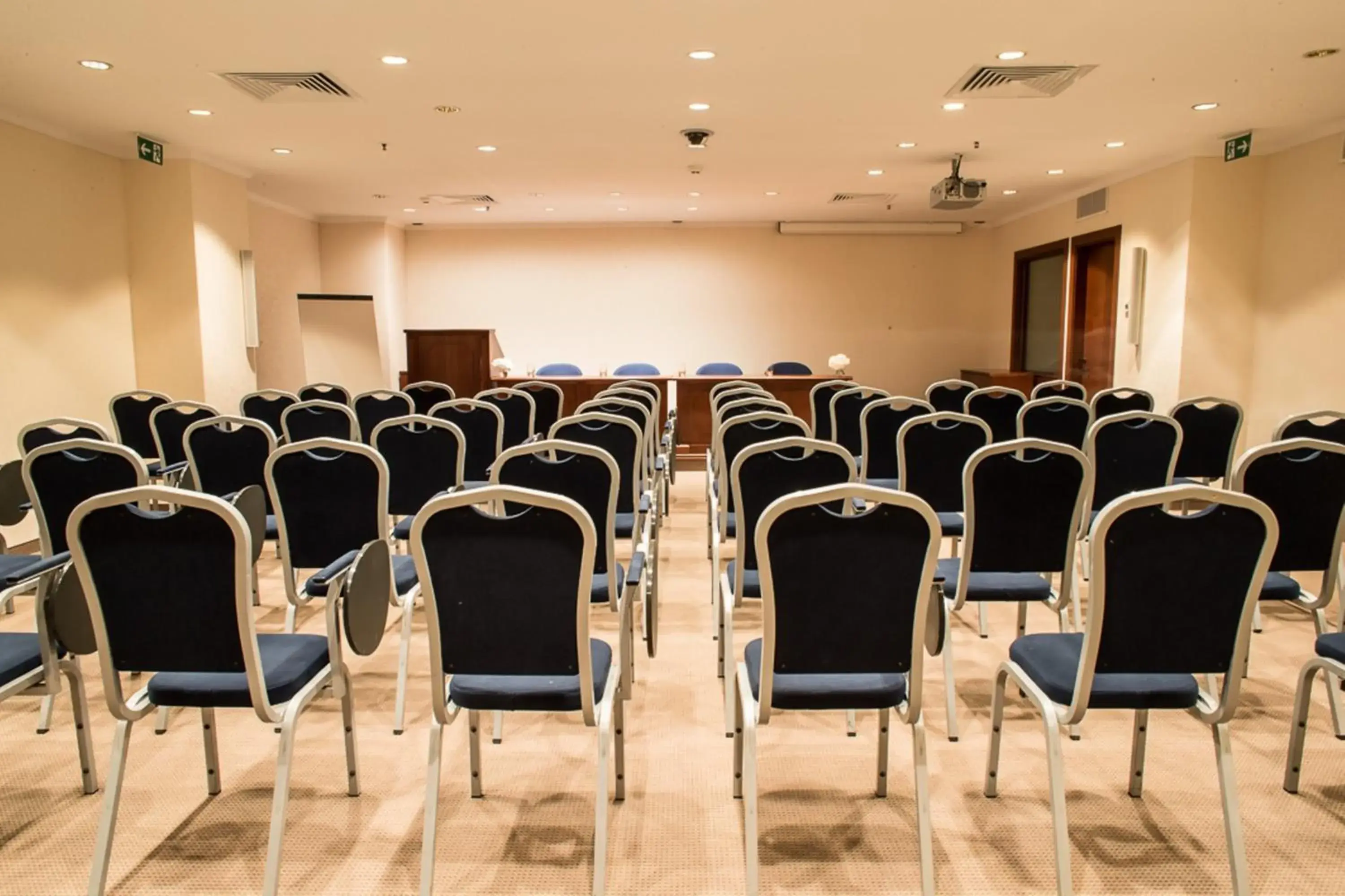 Business facilities in Lux Garden Hotel