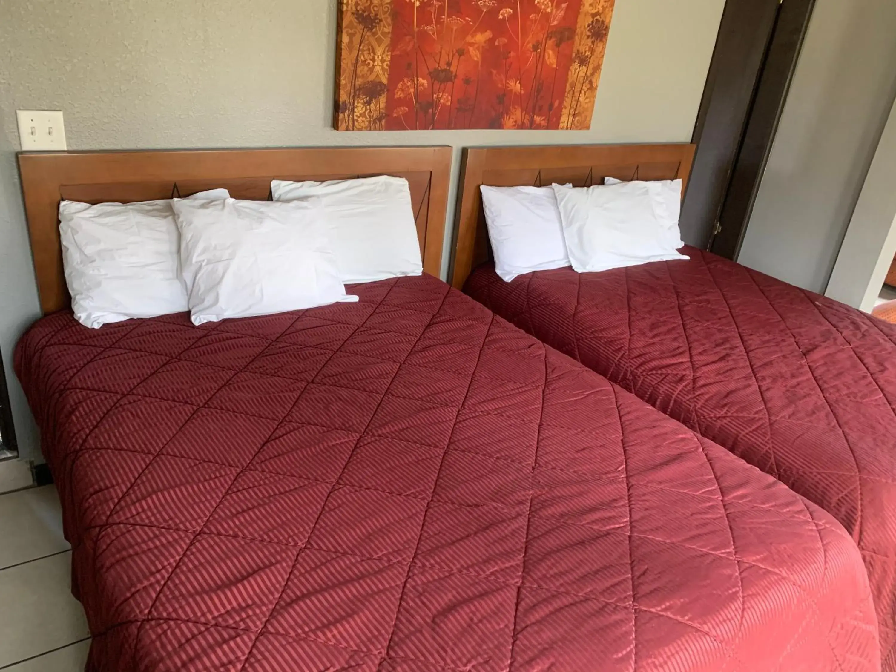 Bed in Mountain Trail Lodge and Vacation Rentals