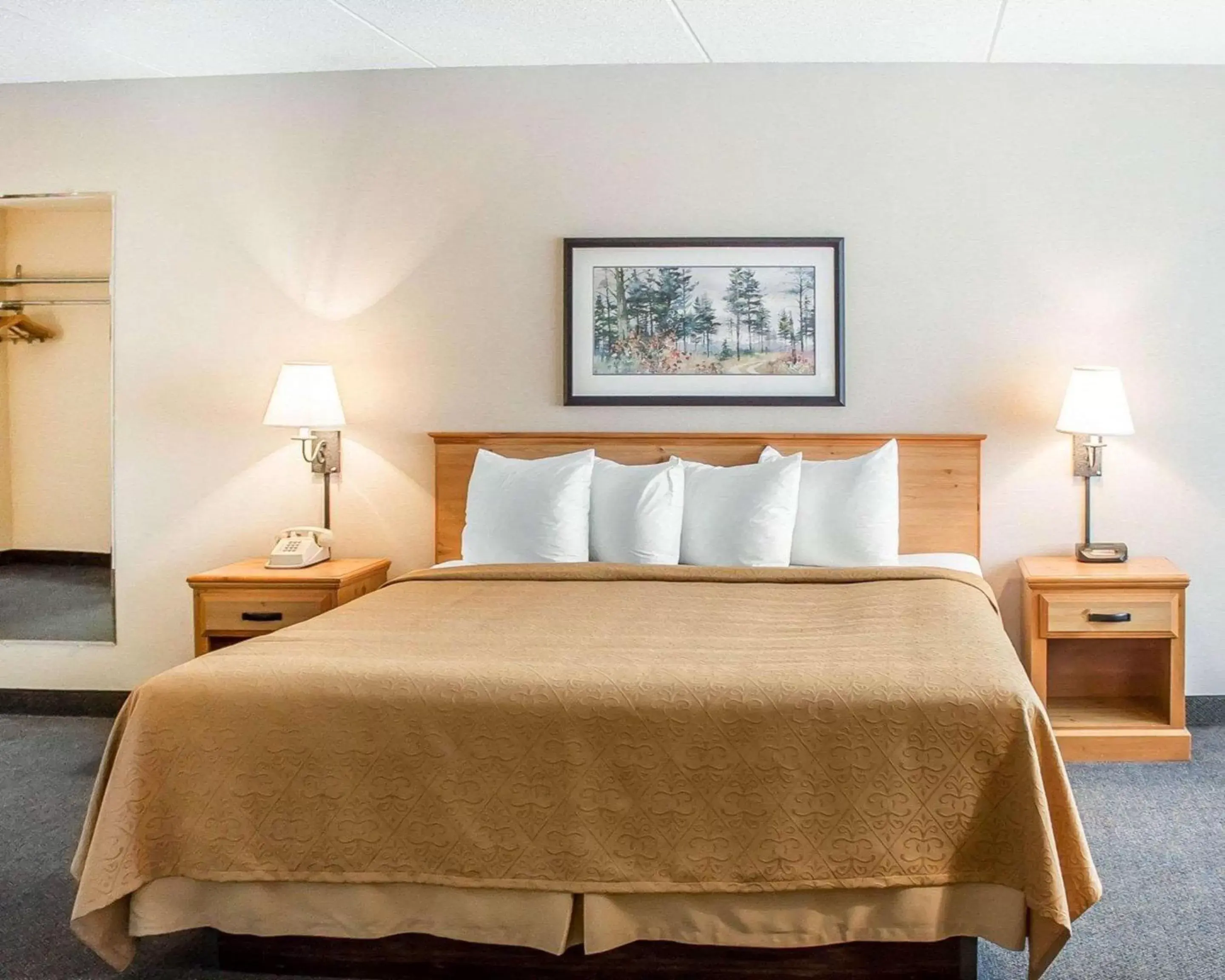 Photo of the whole room, Bed in Quality Inn Rhinelander