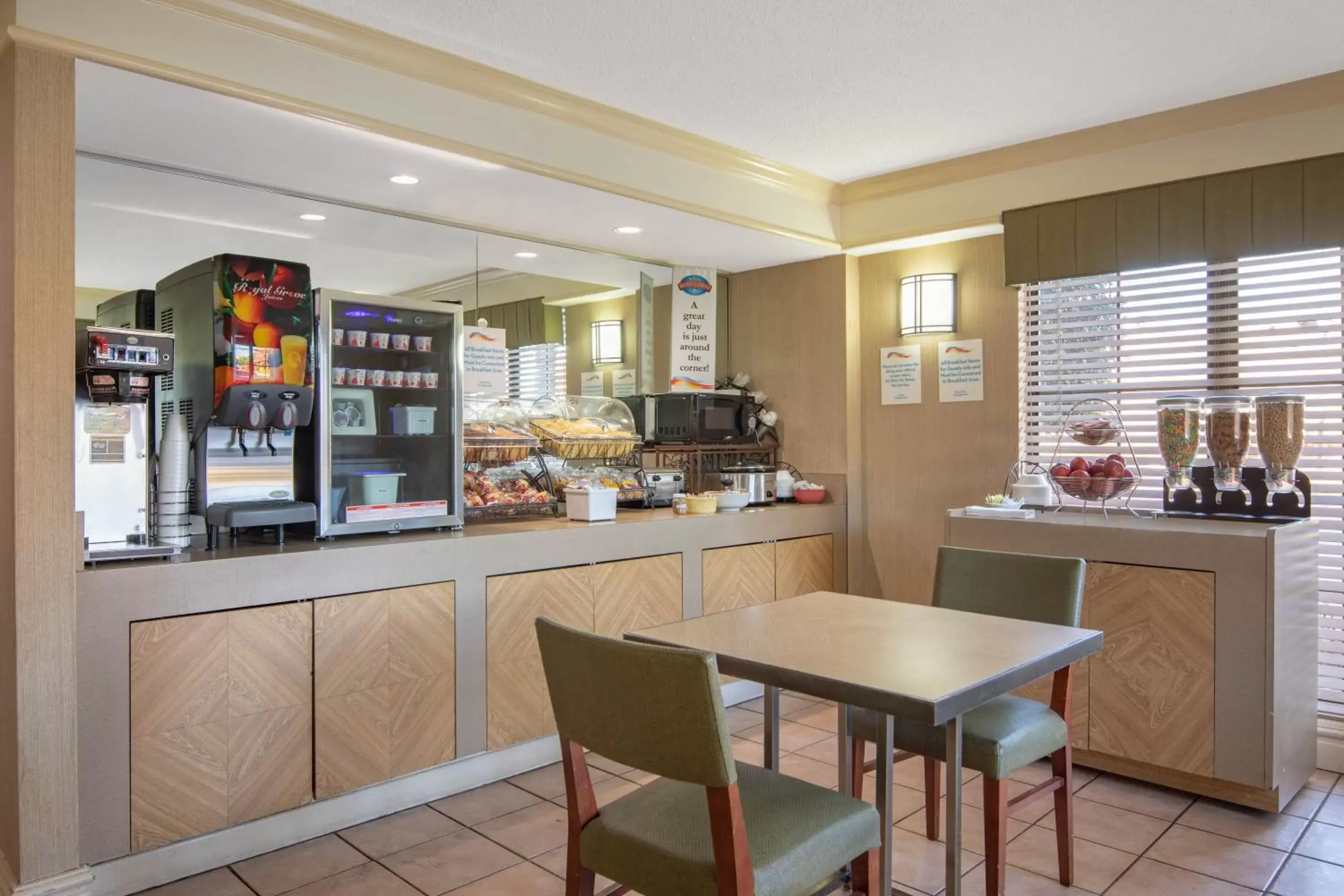 Continental breakfast, Restaurant/Places to Eat in Baymont by Wyndham Marietta/Atlanta North