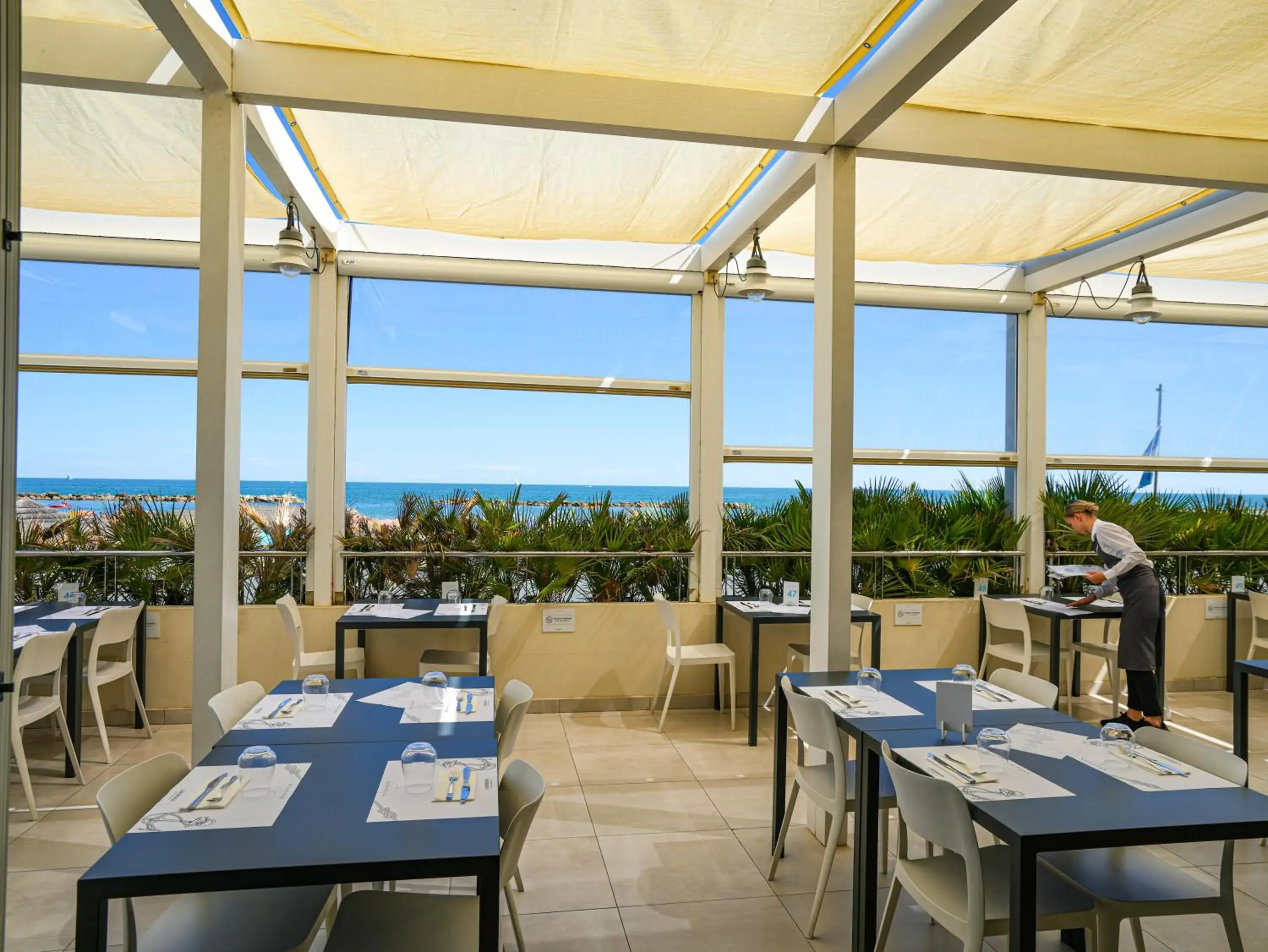 Restaurant/Places to Eat in Nautilus Family Hotel