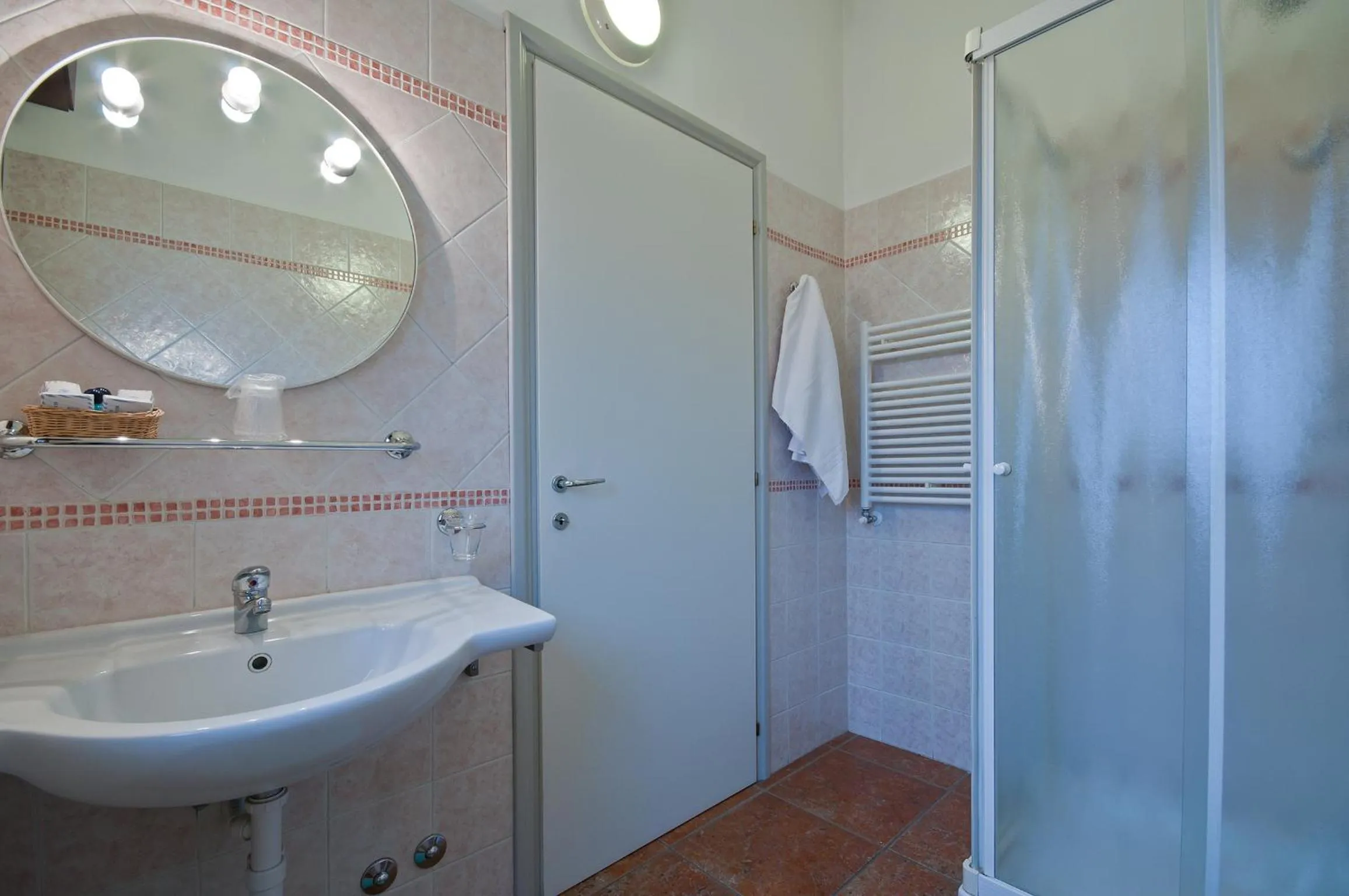 Shower in Hotel Blue Ribbon