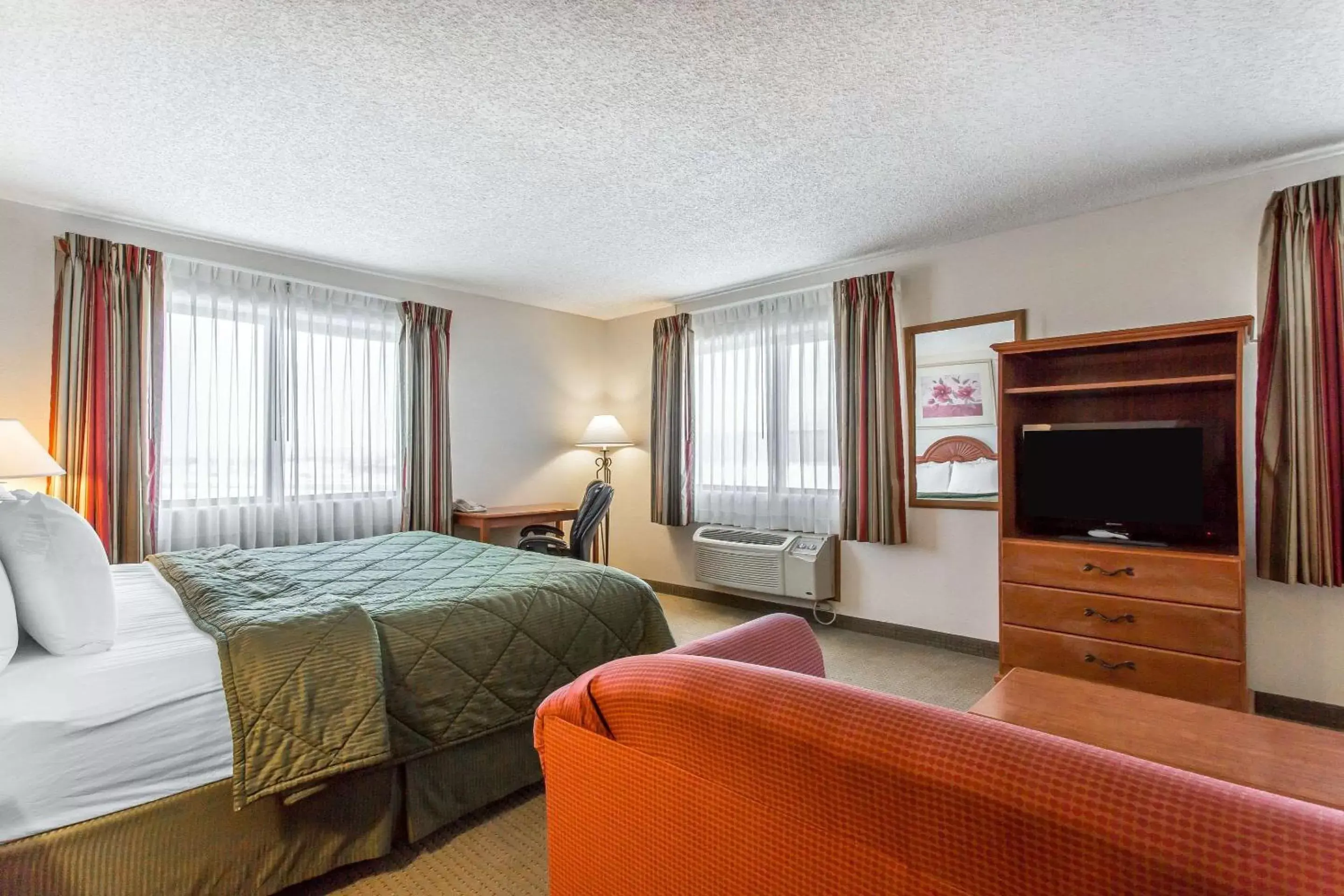 Photo of the whole room, Bed in Quality Inn Delta Gateway to Rocky Mountains