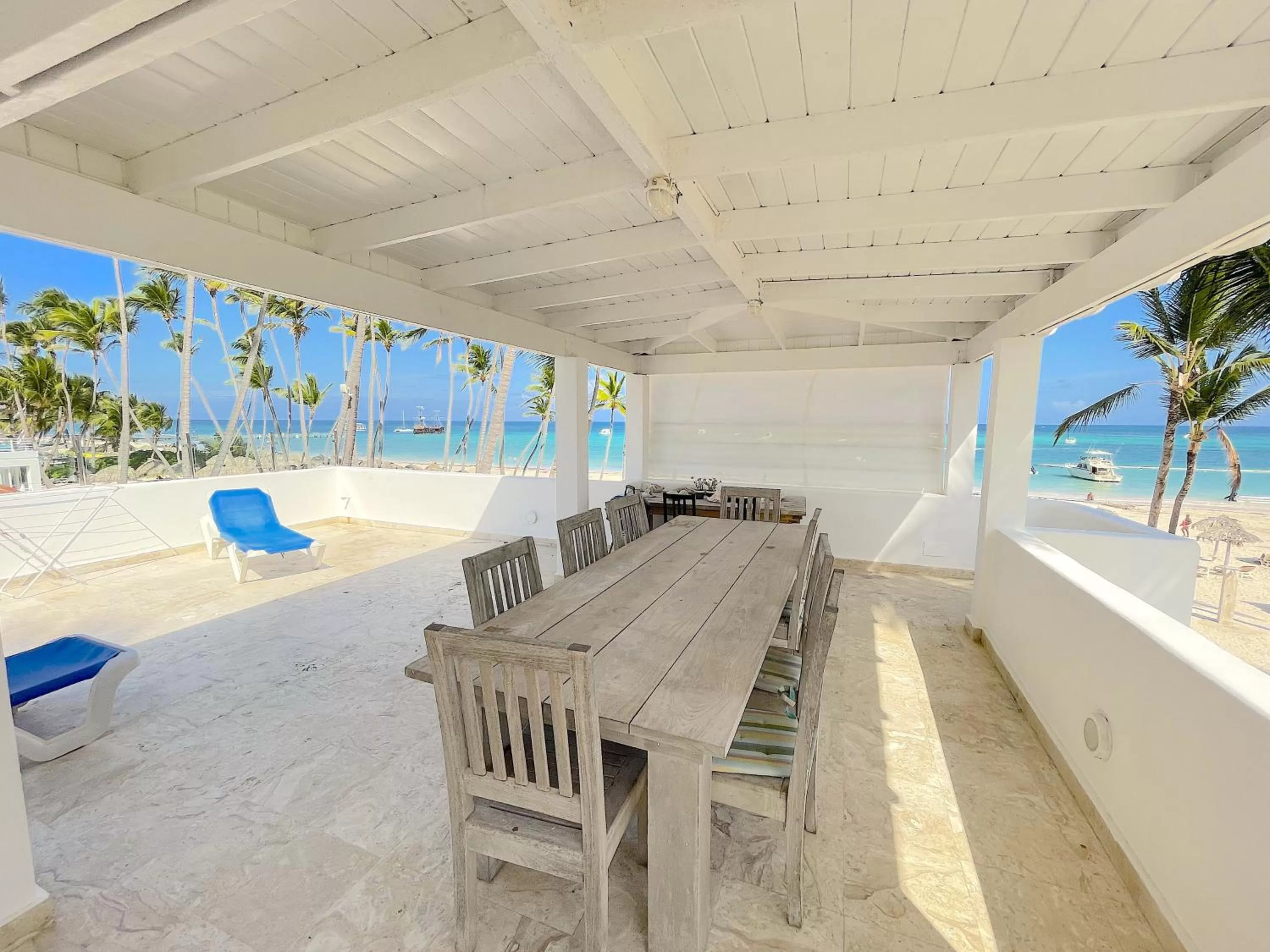 Patio in BEACH Condo-HOTEL with VILLAS & PRIVATE Apartments WIFI BBQ Beach CLUB & SPA