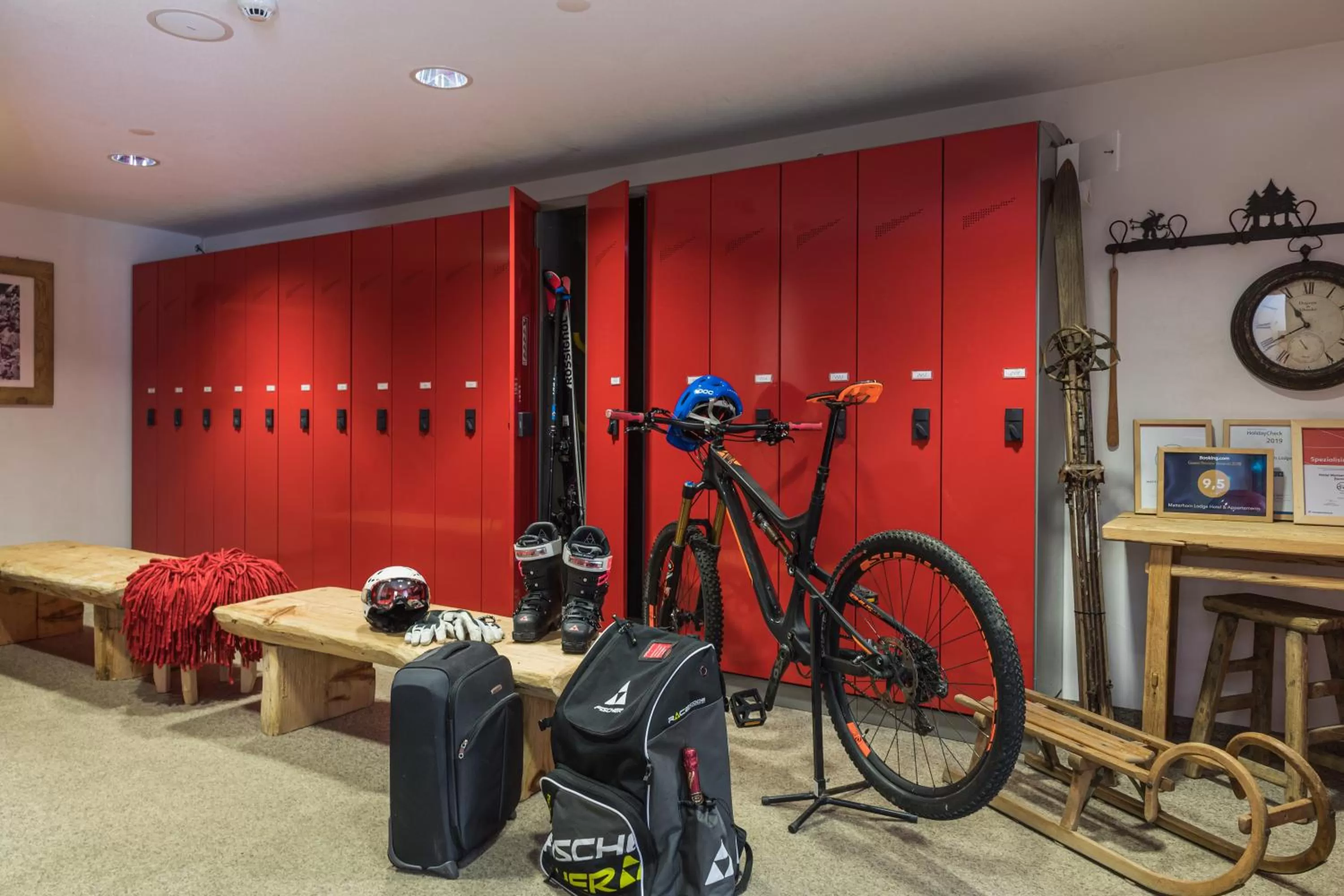 microwave in Matterhorn Lodge Boutique Hotel & Apartments