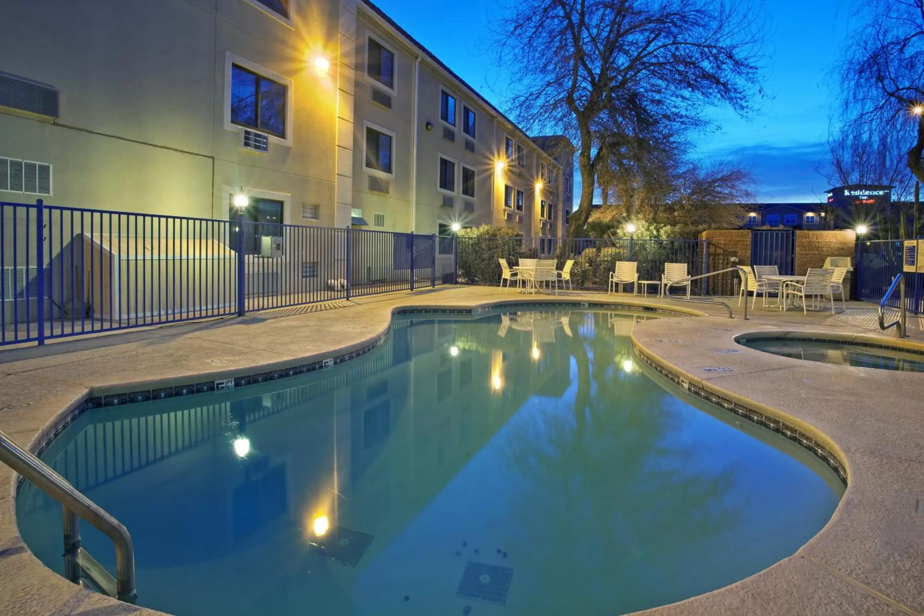 Swimming pool, Property Building in Holiday Inn Express Tucson-Airport, an IHG Hotel