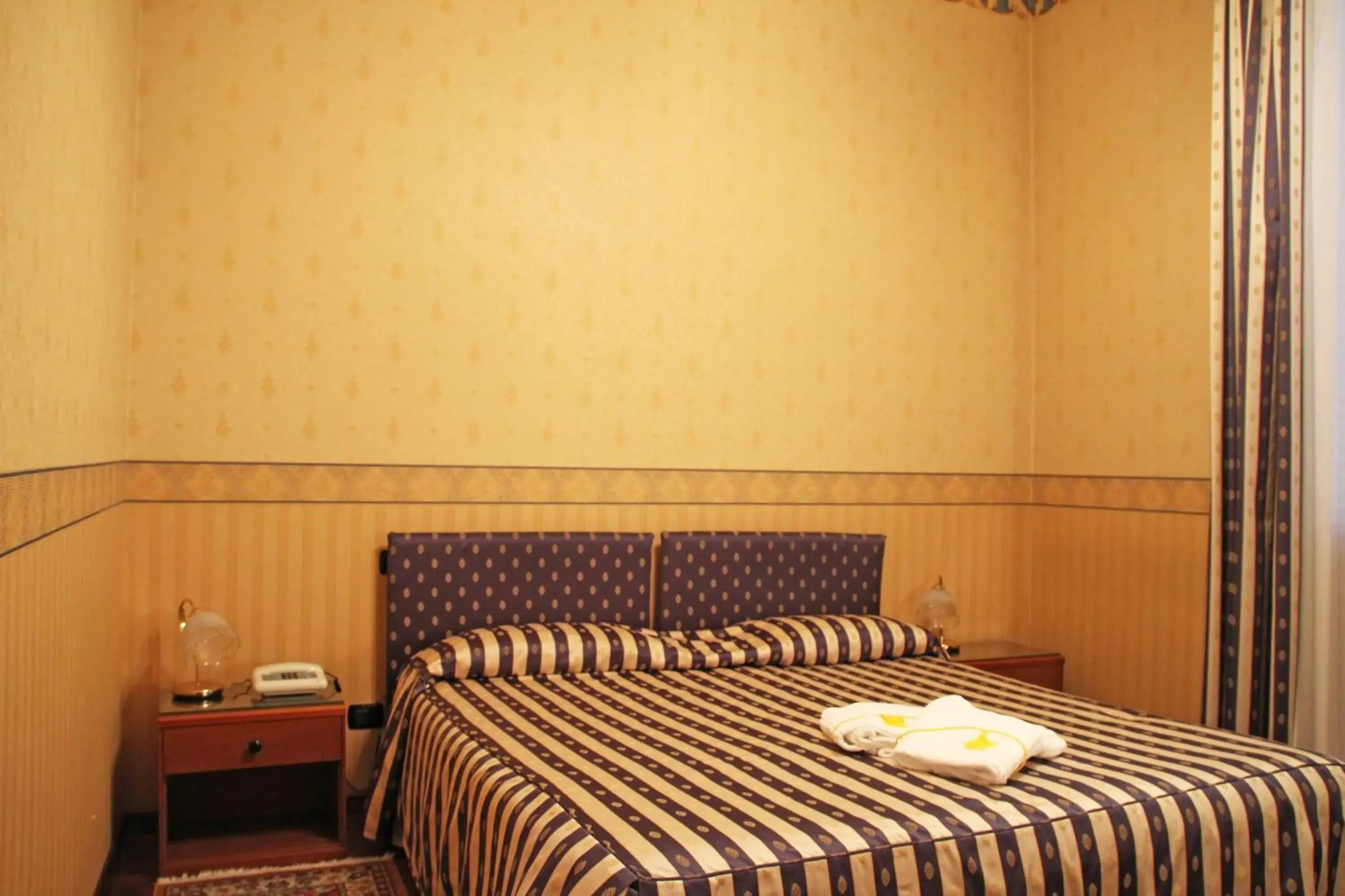 Bedroom, Bed in Albergo Ristorante Leon d'Oro