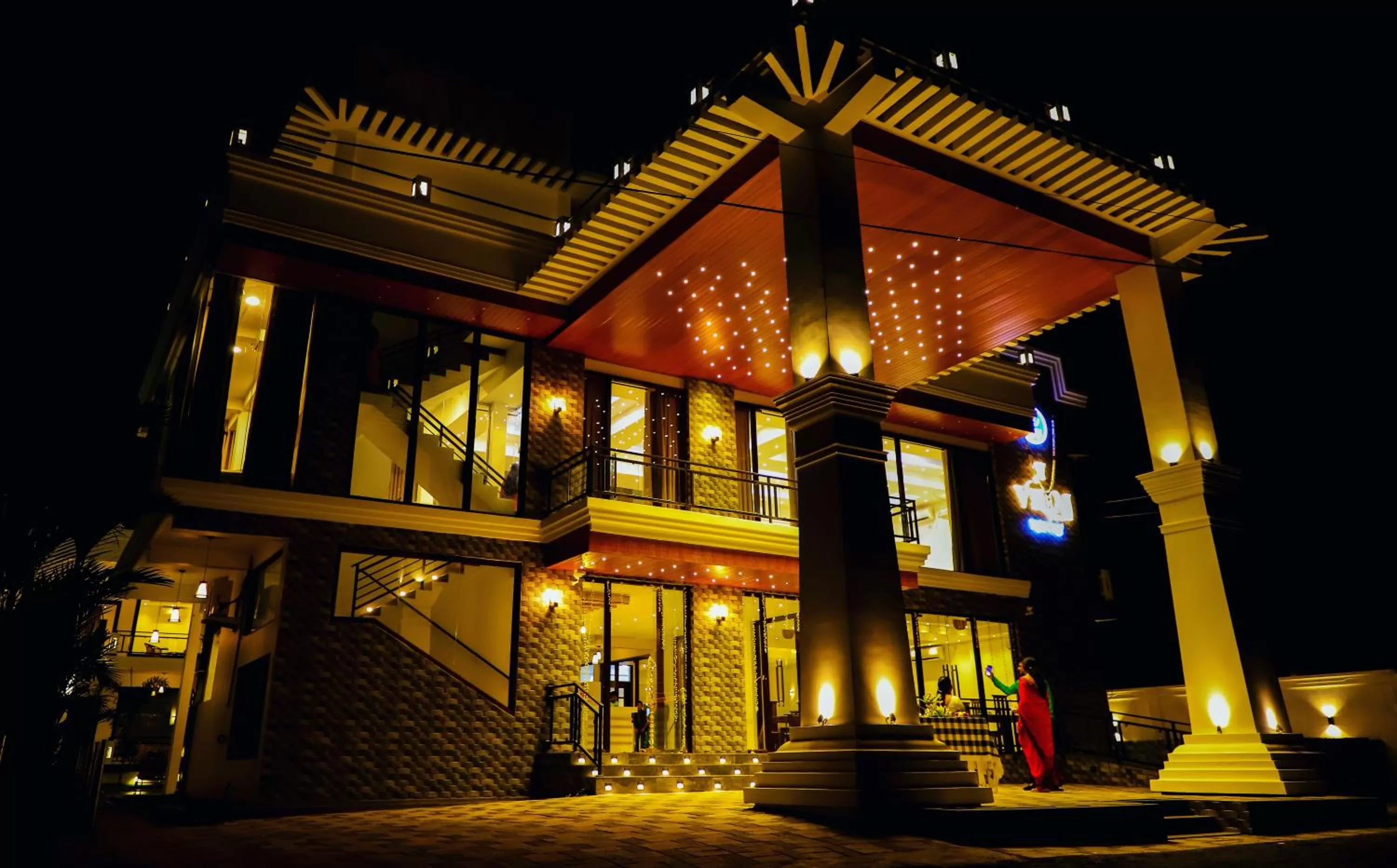 Facade/entrance in J7 Villaj Resort