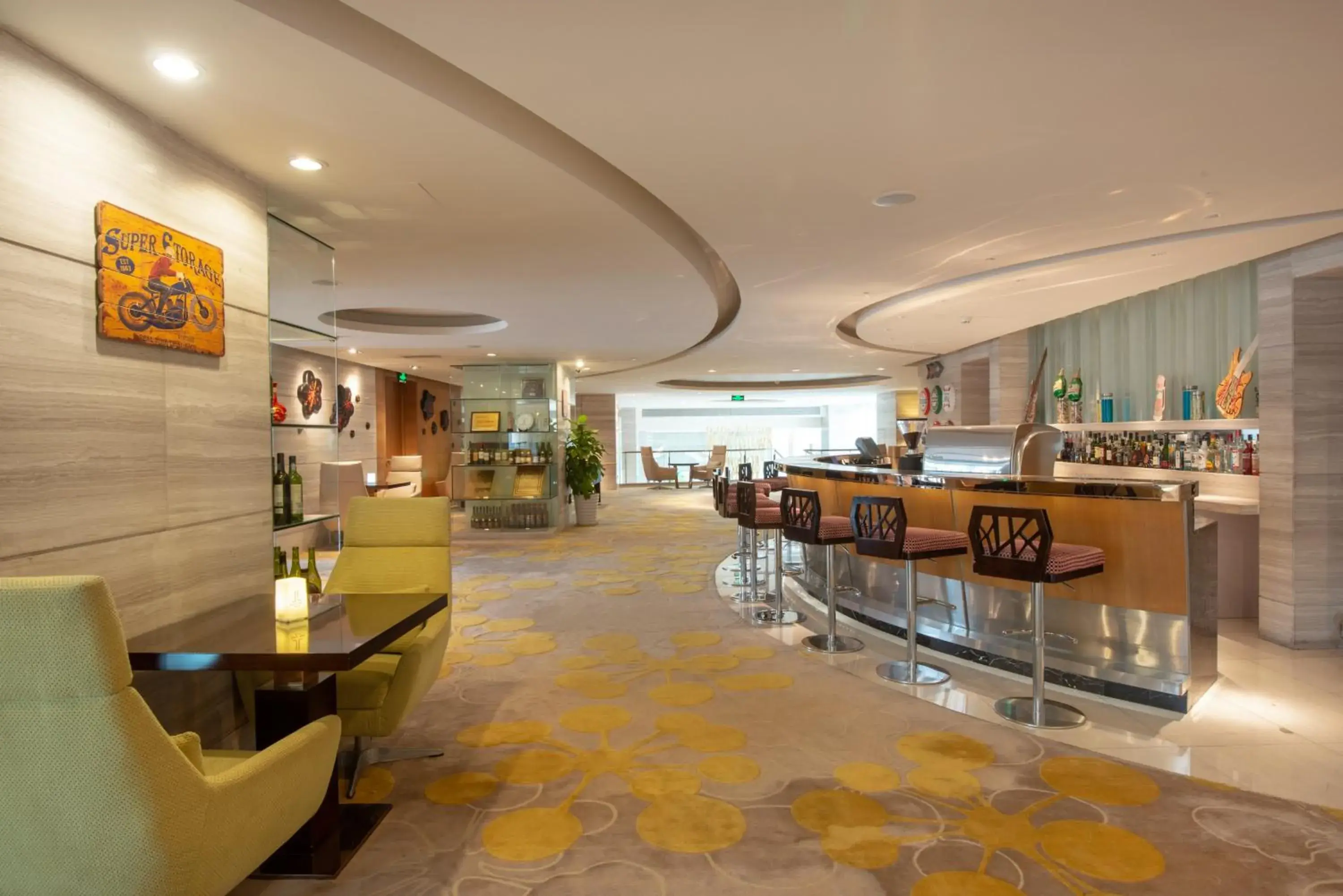 Lounge or bar in Holiday Inn Guangzhou Science City, an IHG Hotel