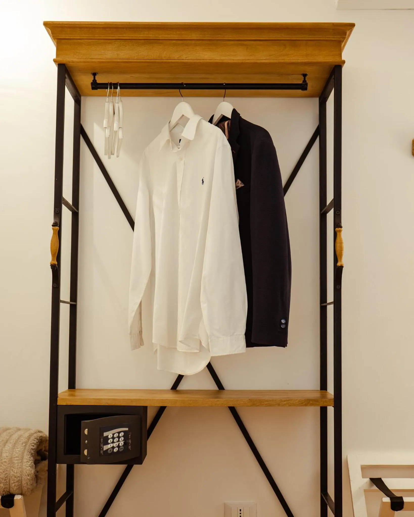 wardrobe in Domus Maris Relais Boutique Hotel
