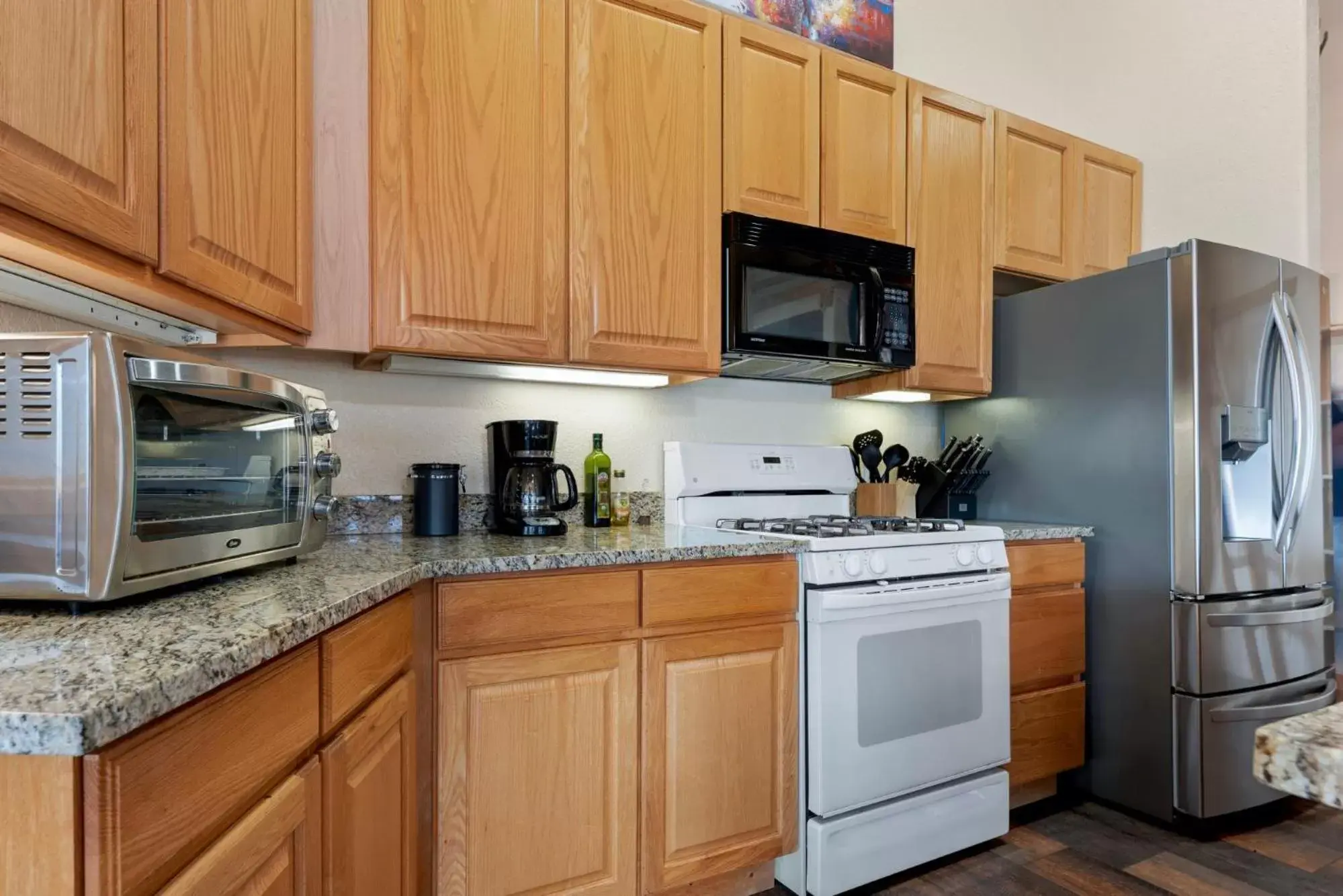 minibar, Kitchen/Kitchenette in Gateway Inn