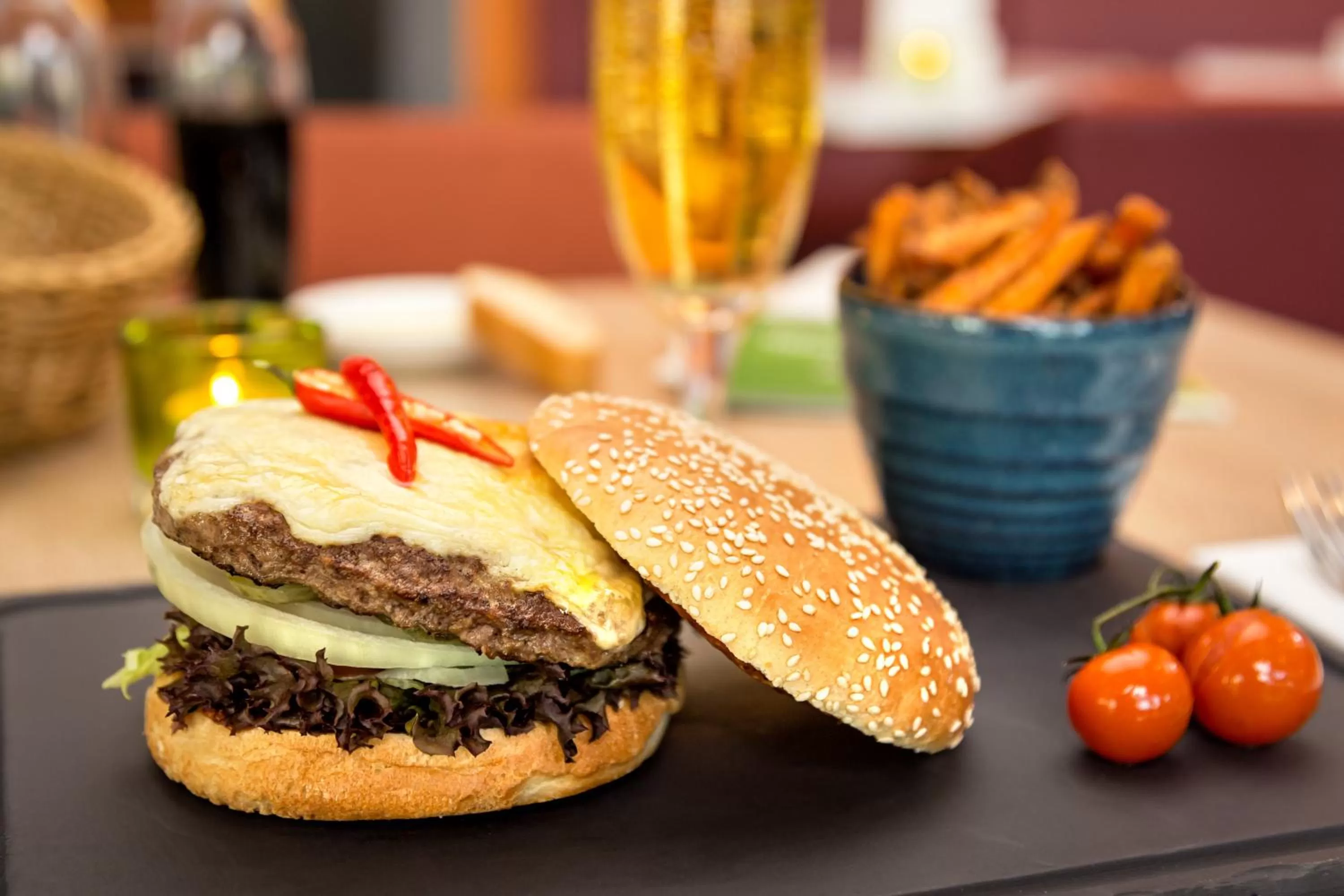 Lounge or bar in Holiday Inn Berlin City East Side by IHG