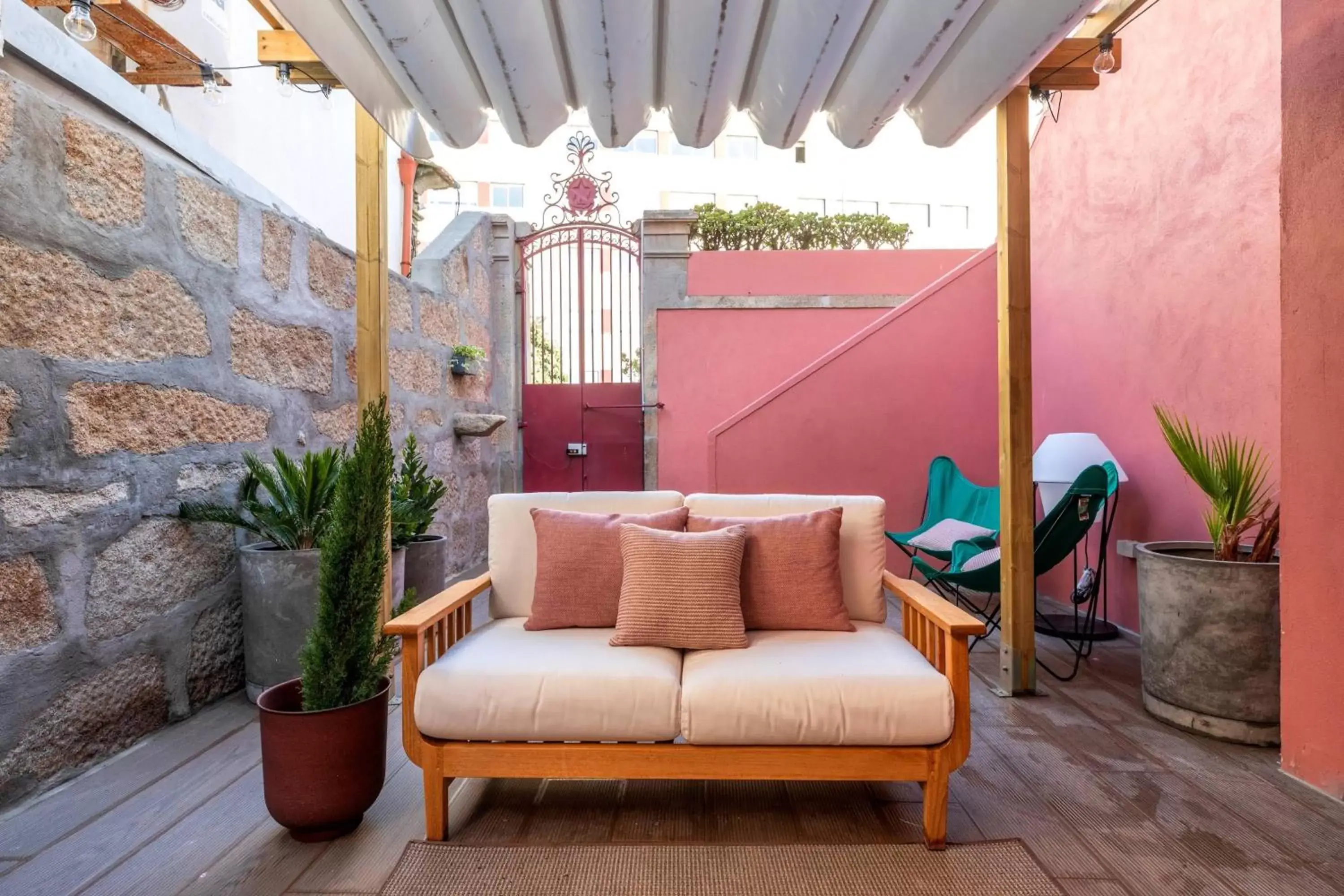 Patio, Seating Area in Harbour Inn Design Townhouse