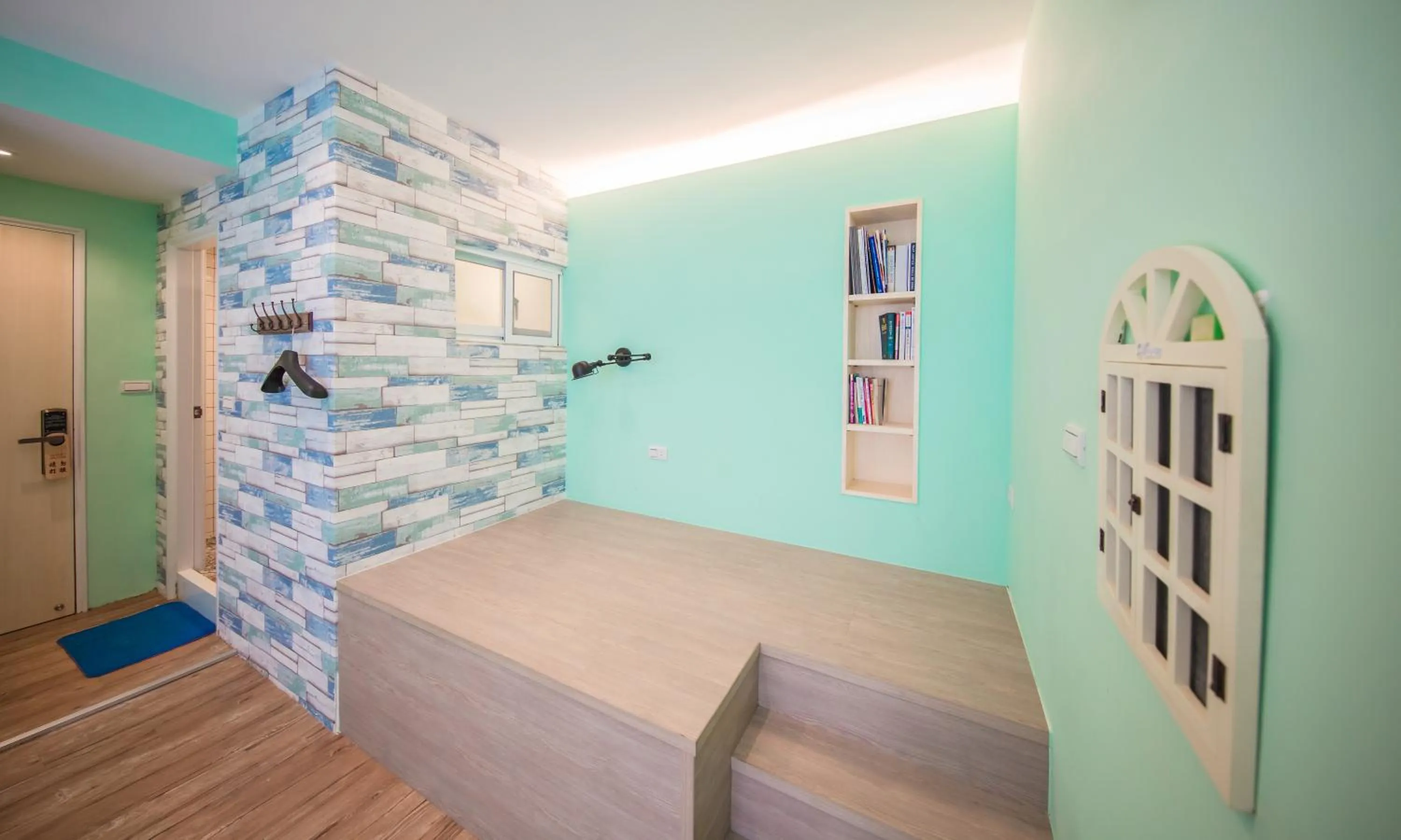 Photo of the whole room in Urban