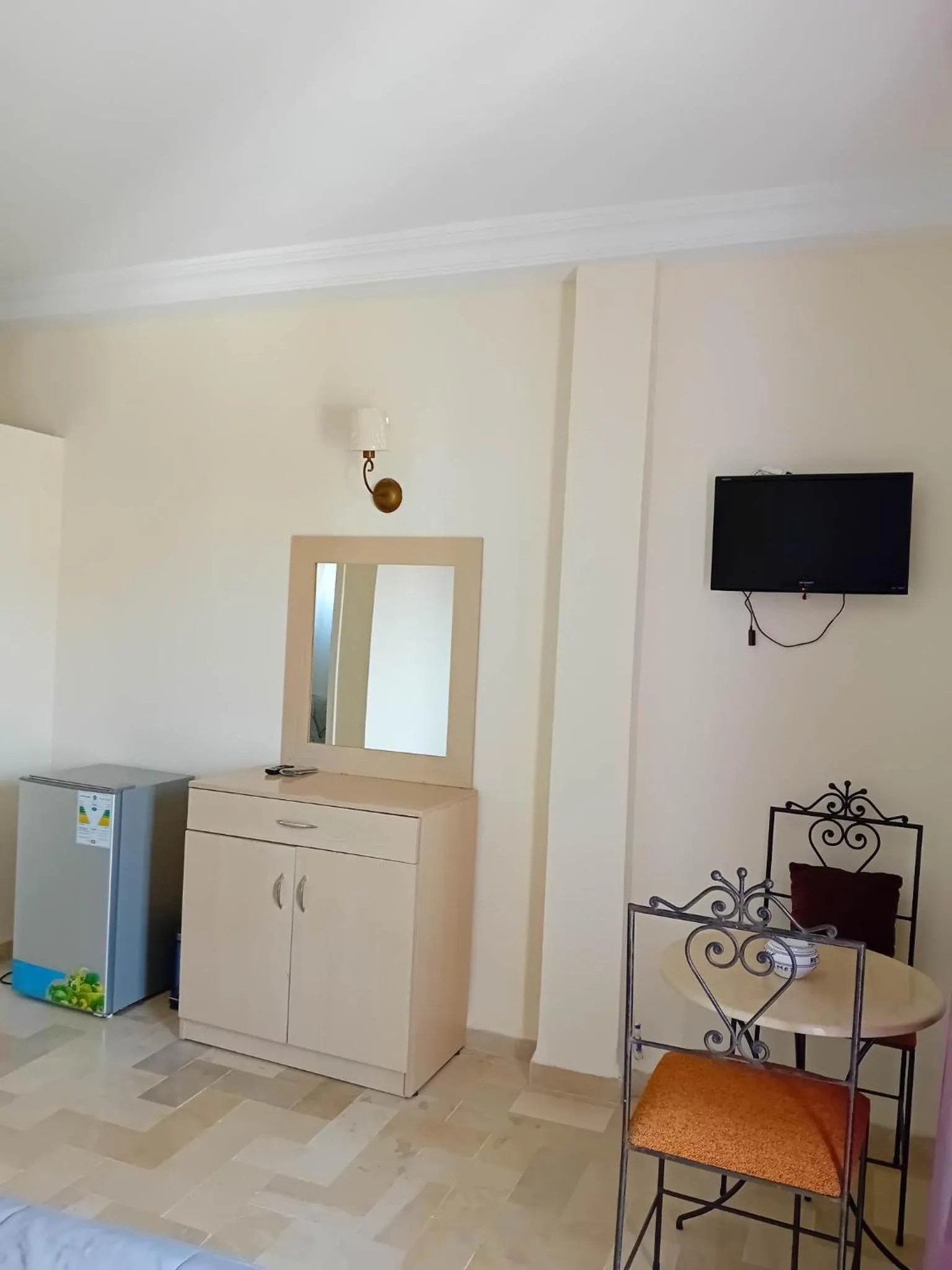 TV/Entertainment Center in Hôtel Romane